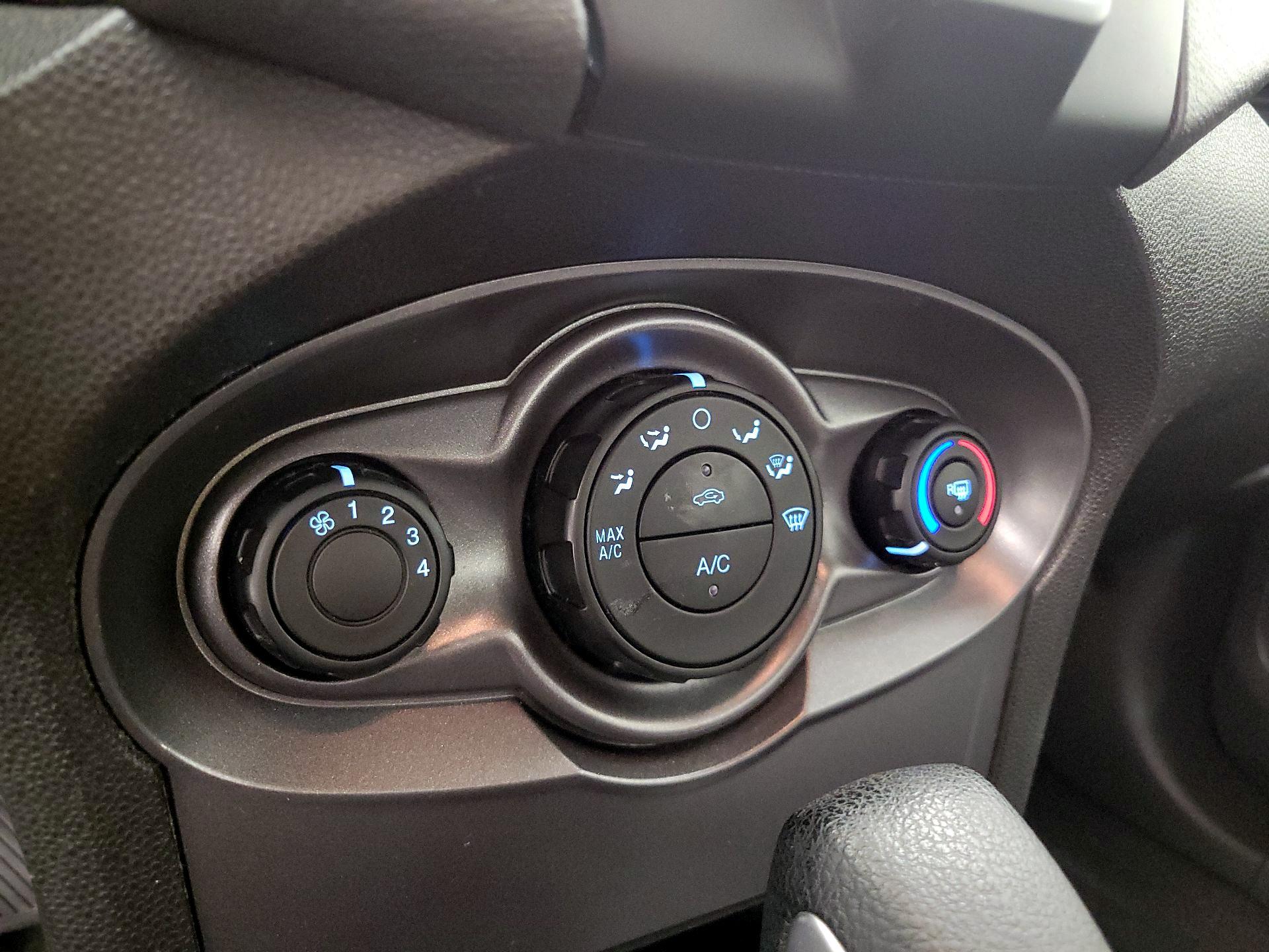 Thumbnail: 2016 Ford Fiesta - 15