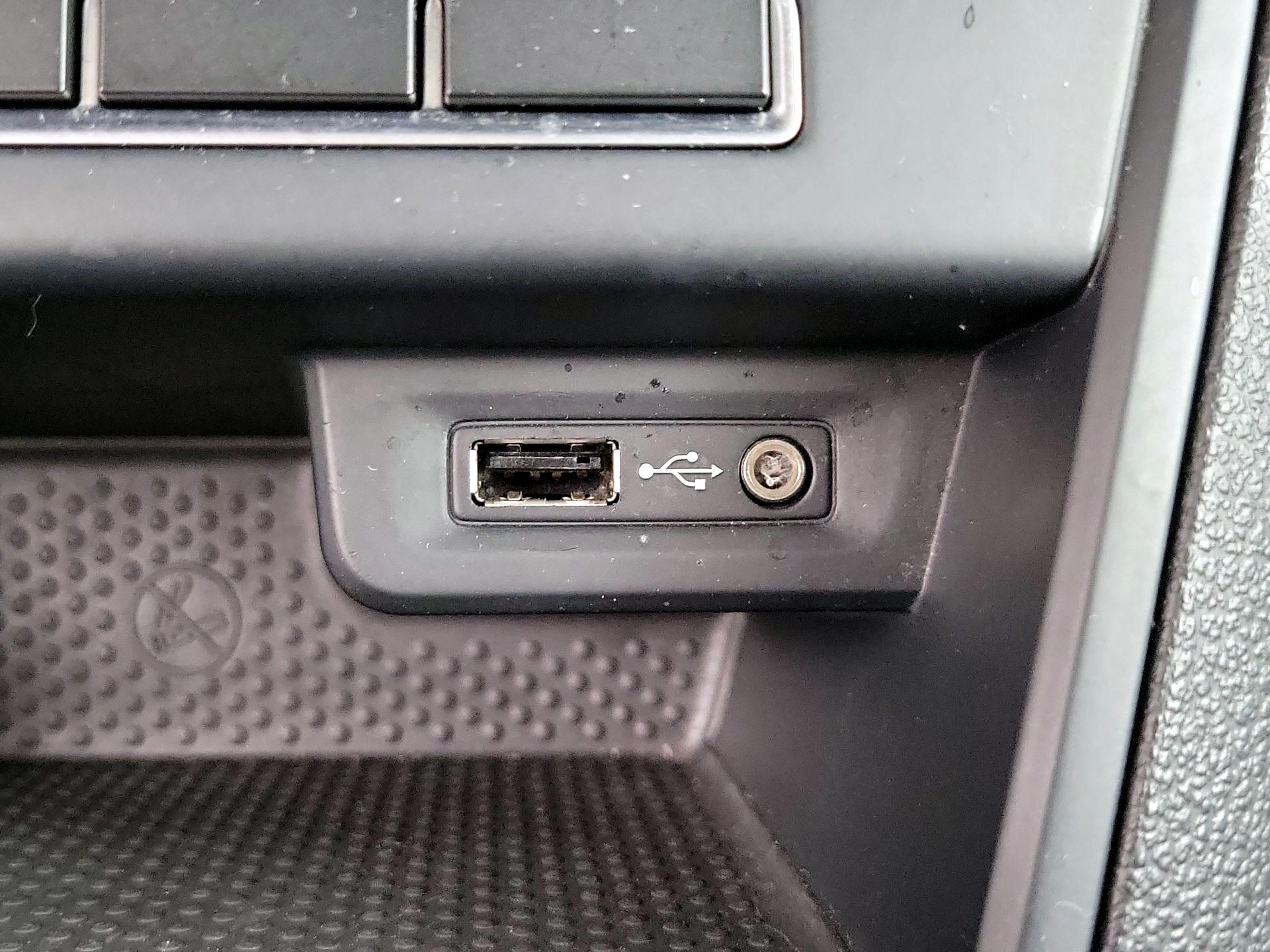 Thumbnail: 2017 Volkswagen Tiguan - 18