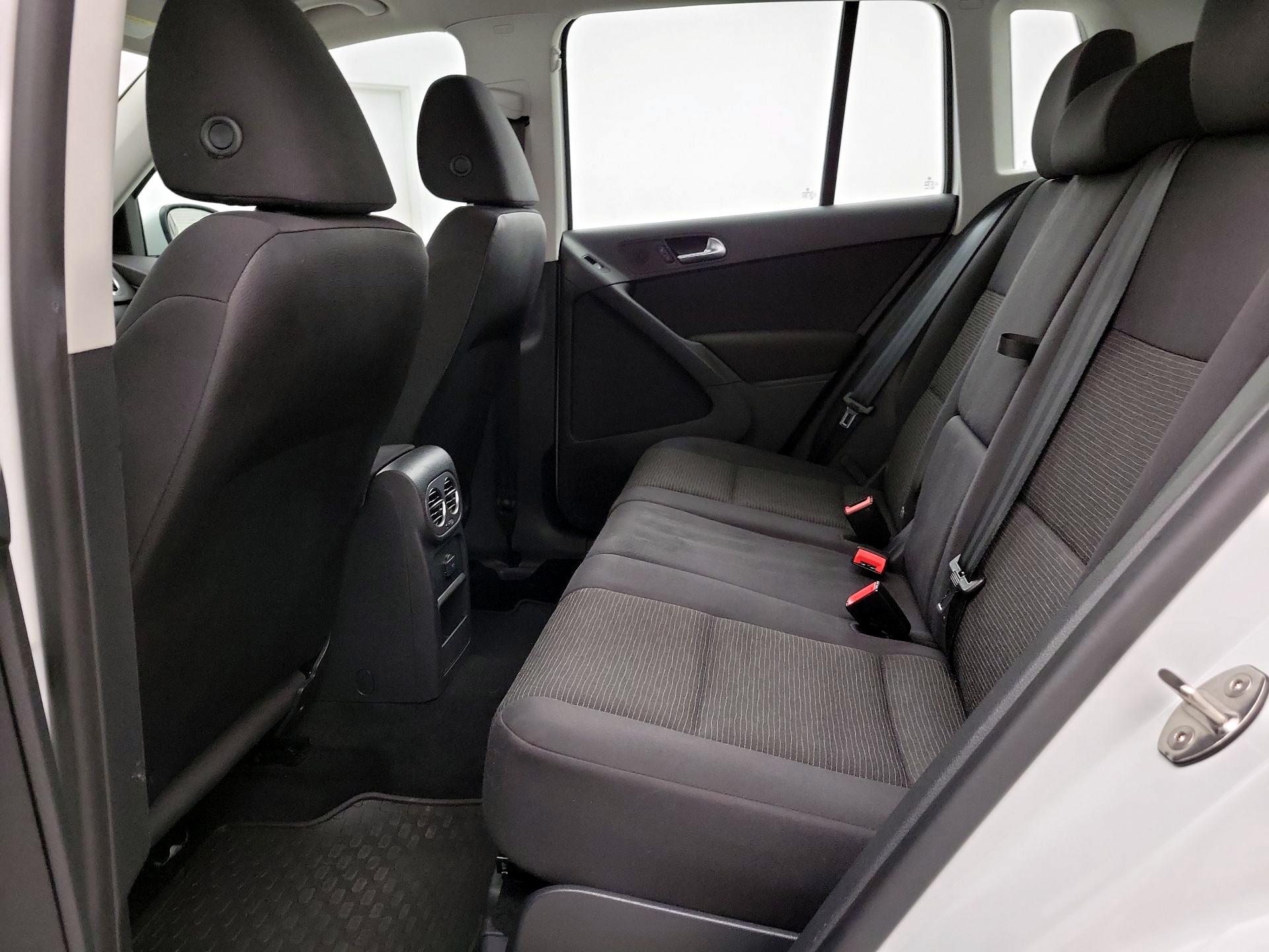 Thumbnail: 2017 Volkswagen Tiguan - 19