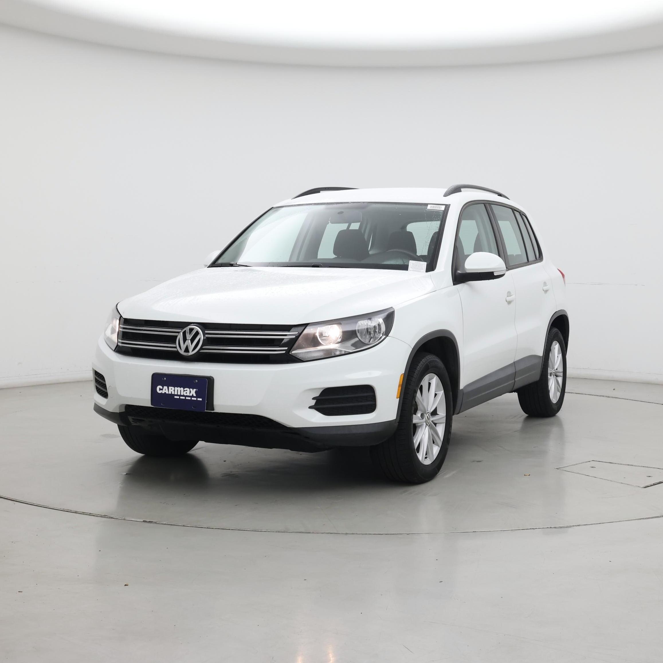 Thumbnail: 2017 Volkswagen Tiguan - 4