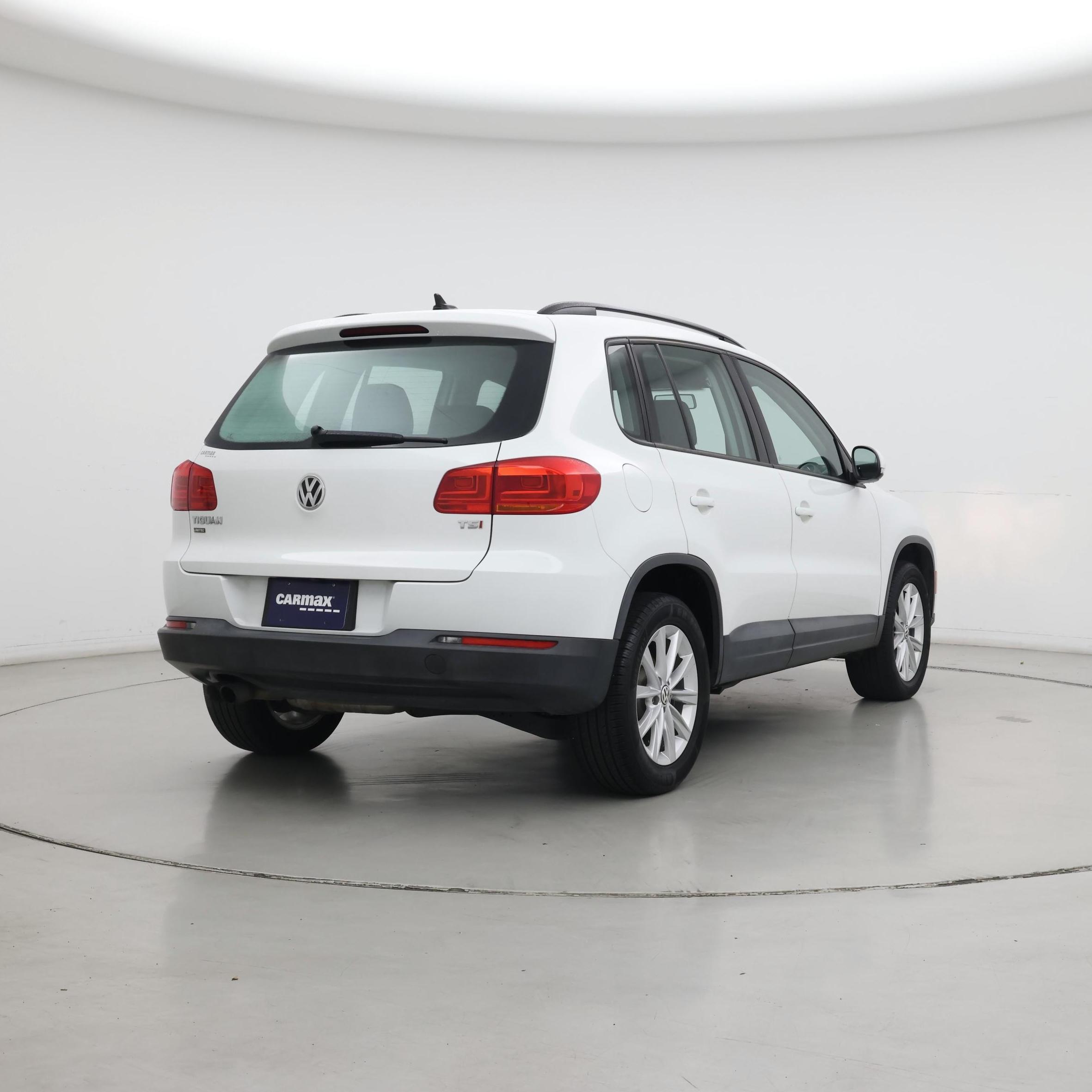 Thumbnail: 2017 Volkswagen Tiguan - 8