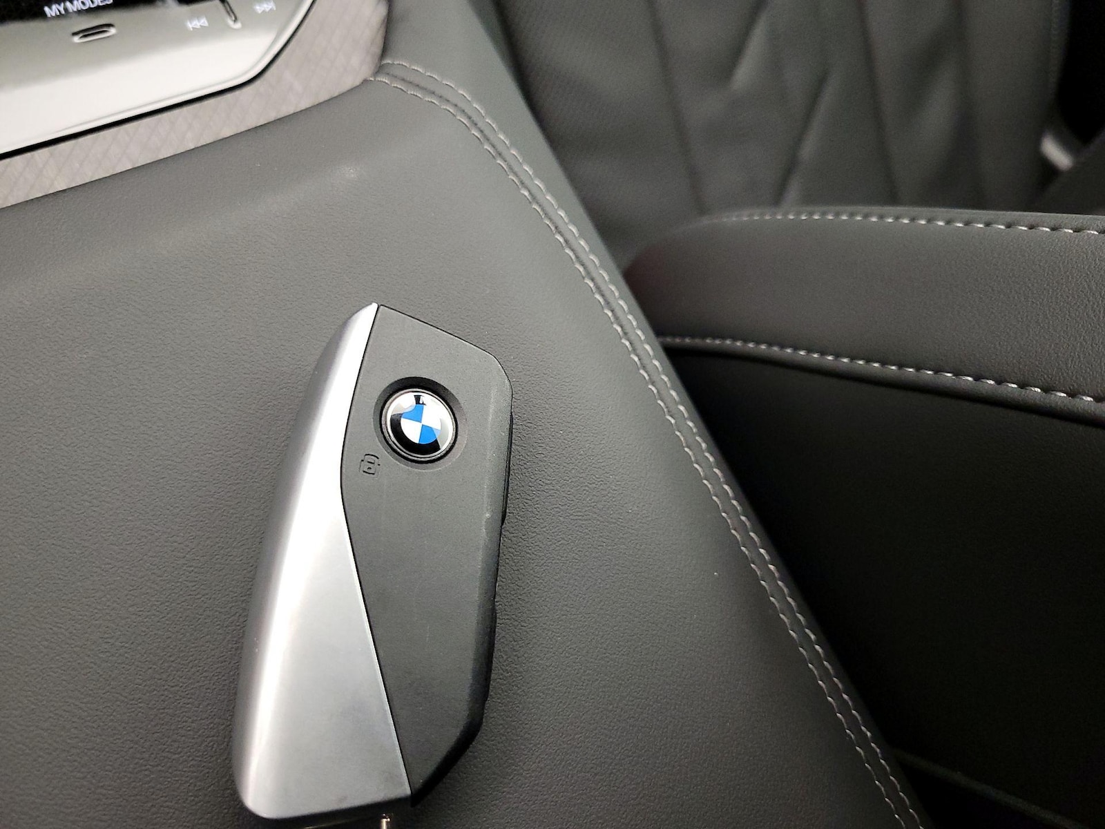 2026 BMW X3 30 - Photo 22