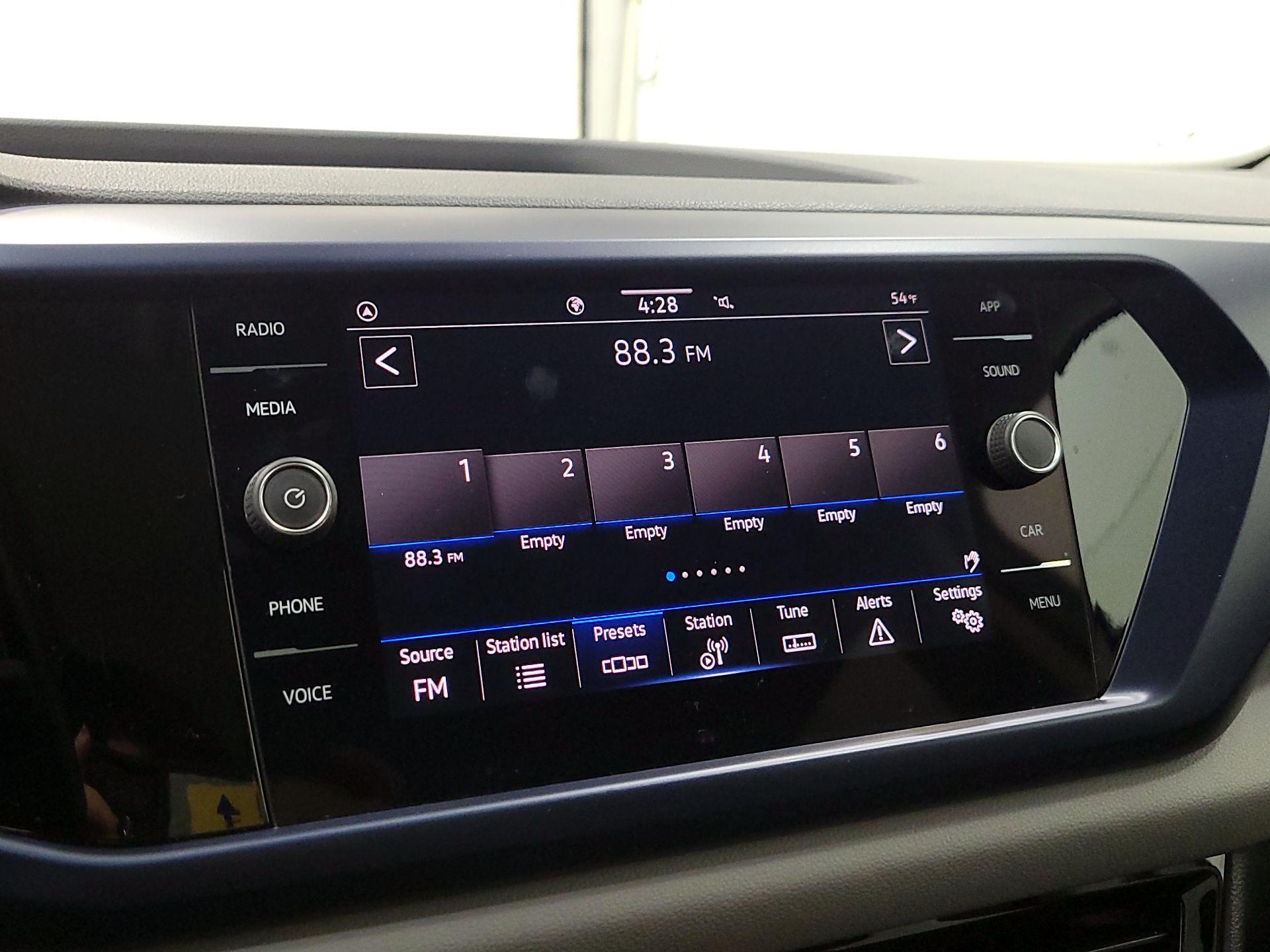 Thumbnail: 2023 Volkswagen Taos - 15