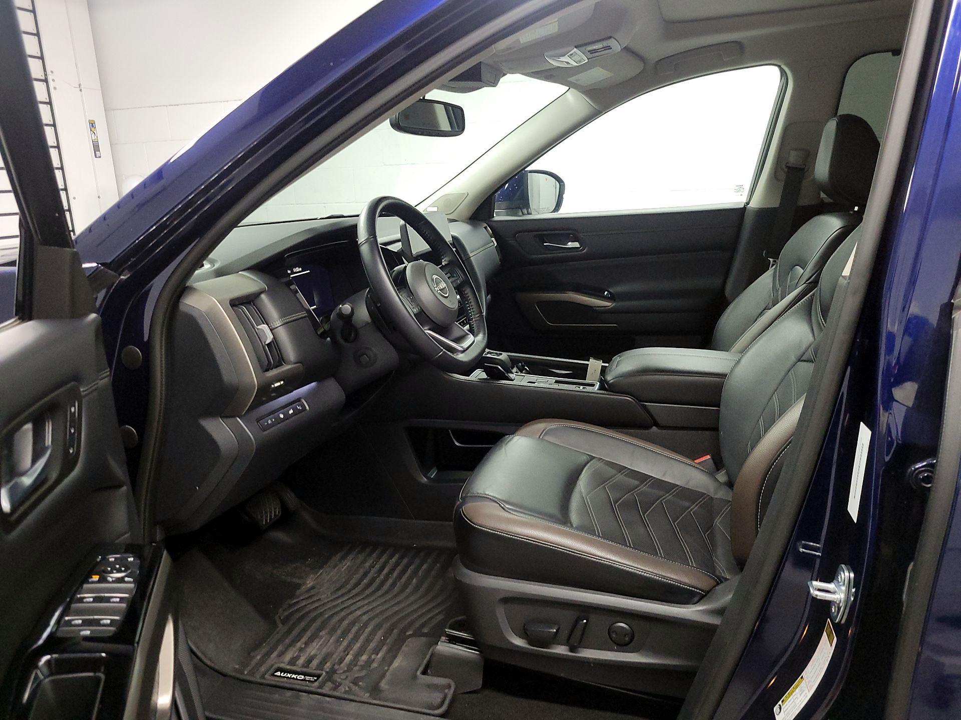 Thumbnail: 2022 Nissan Pathfinder - 9