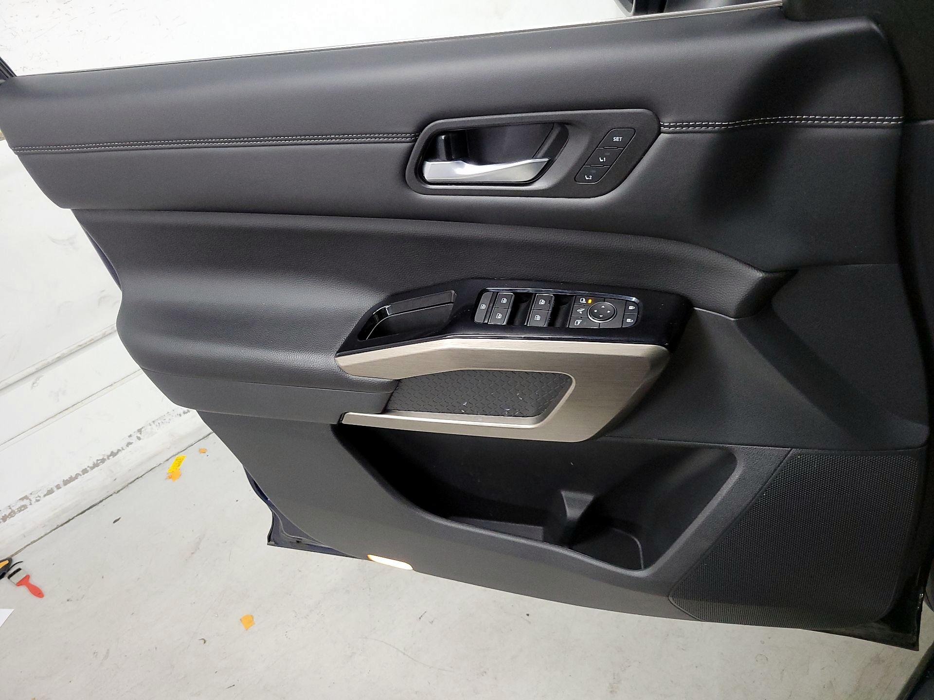 Thumbnail: 2022 Nissan Pathfinder - 10