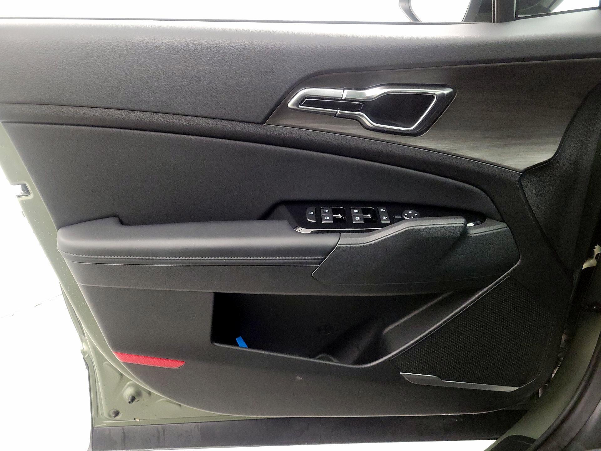 Thumbnail: 2023 Kia Sportage - 12