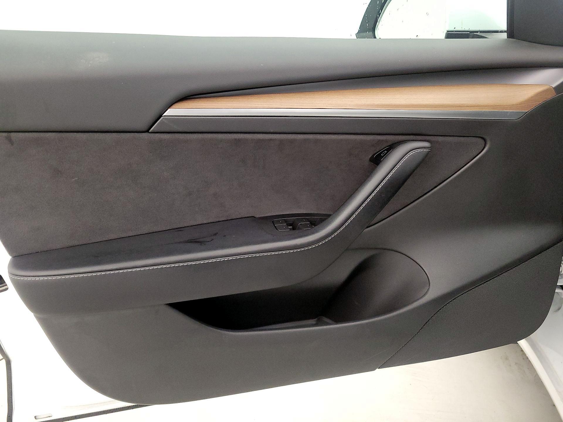 Thumbnail: 2022 Tesla Model 3 - 12