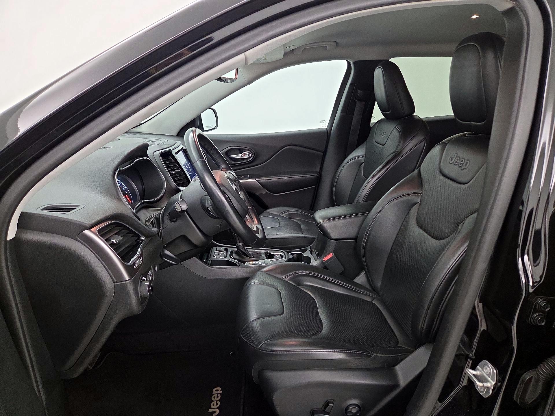 Thumbnail: 2019 Jeep Cherokee - 11