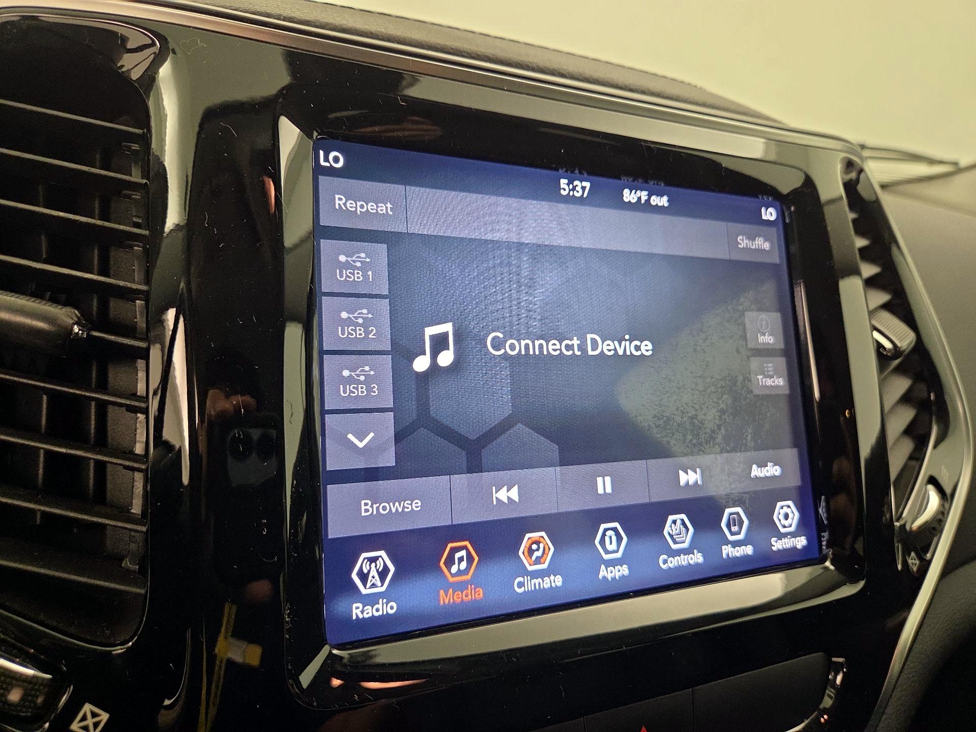 Thumbnail: 2019 Jeep Cherokee - 15