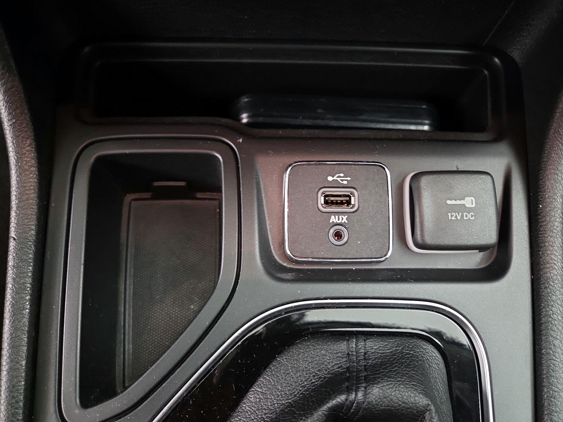 Thumbnail: 2019 Jeep Cherokee - 18