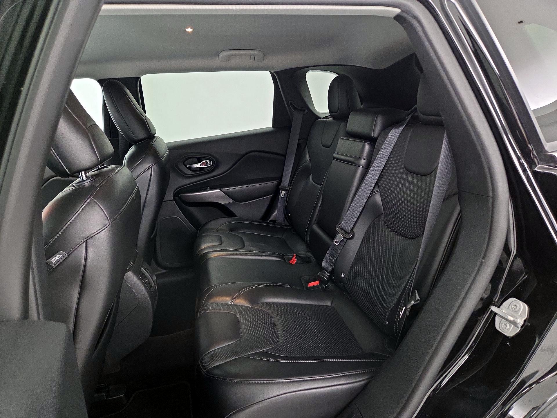 Thumbnail: 2019 Jeep Cherokee - 19