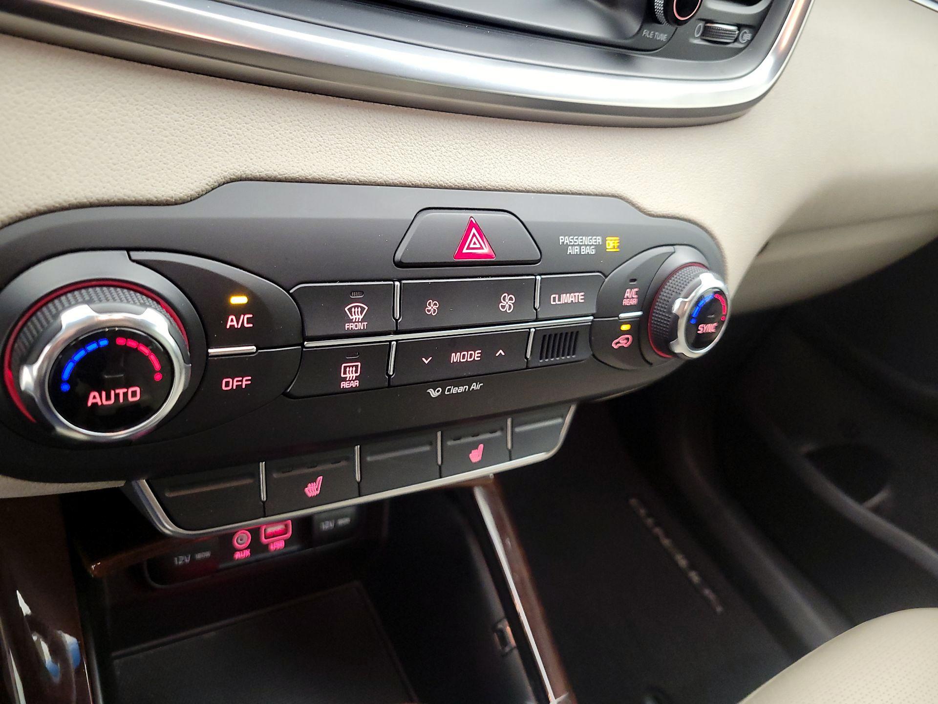 Thumbnail: 2017 Kia Sorento - 16