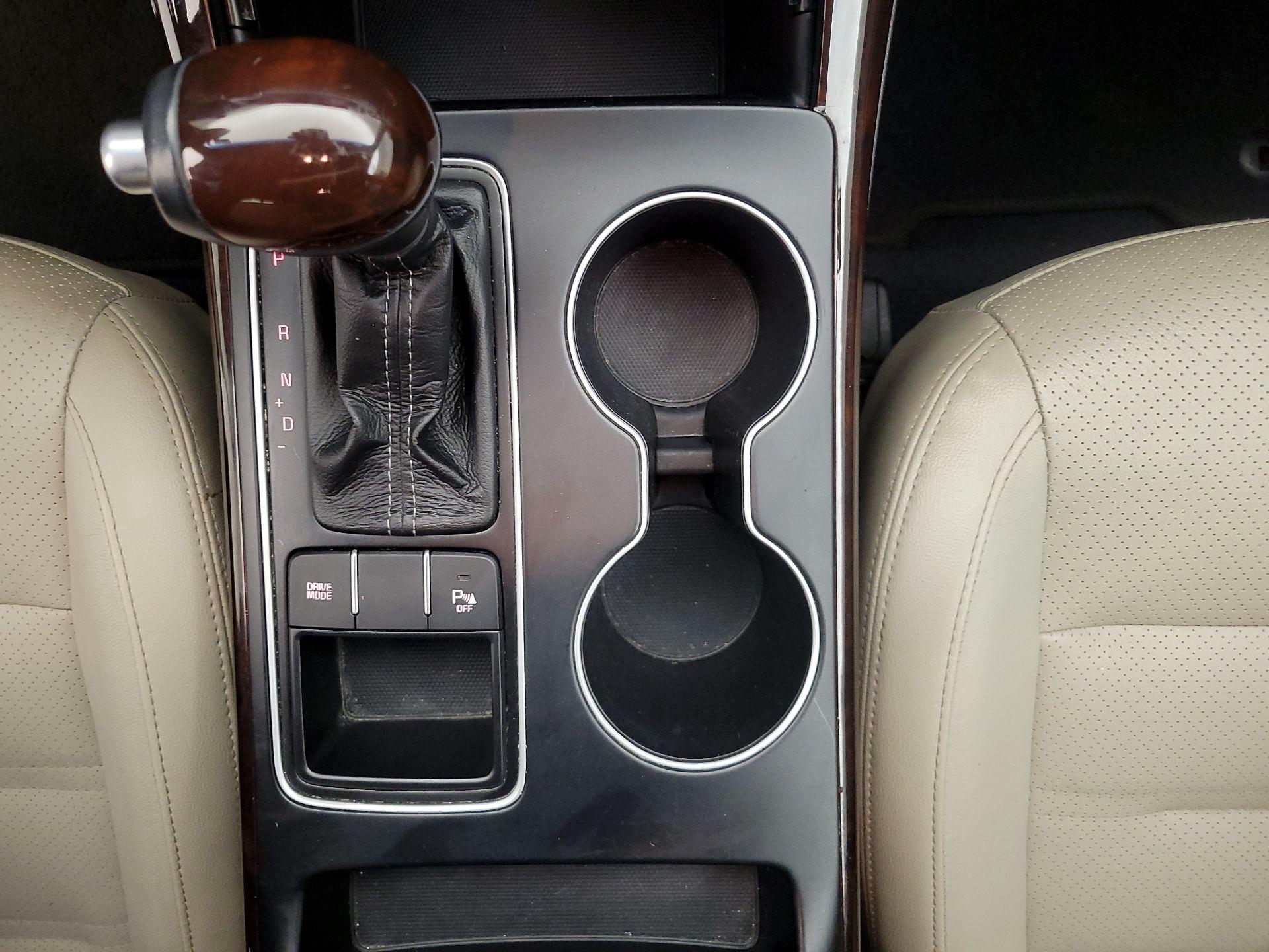 Thumbnail: 2017 Kia Sorento - 17