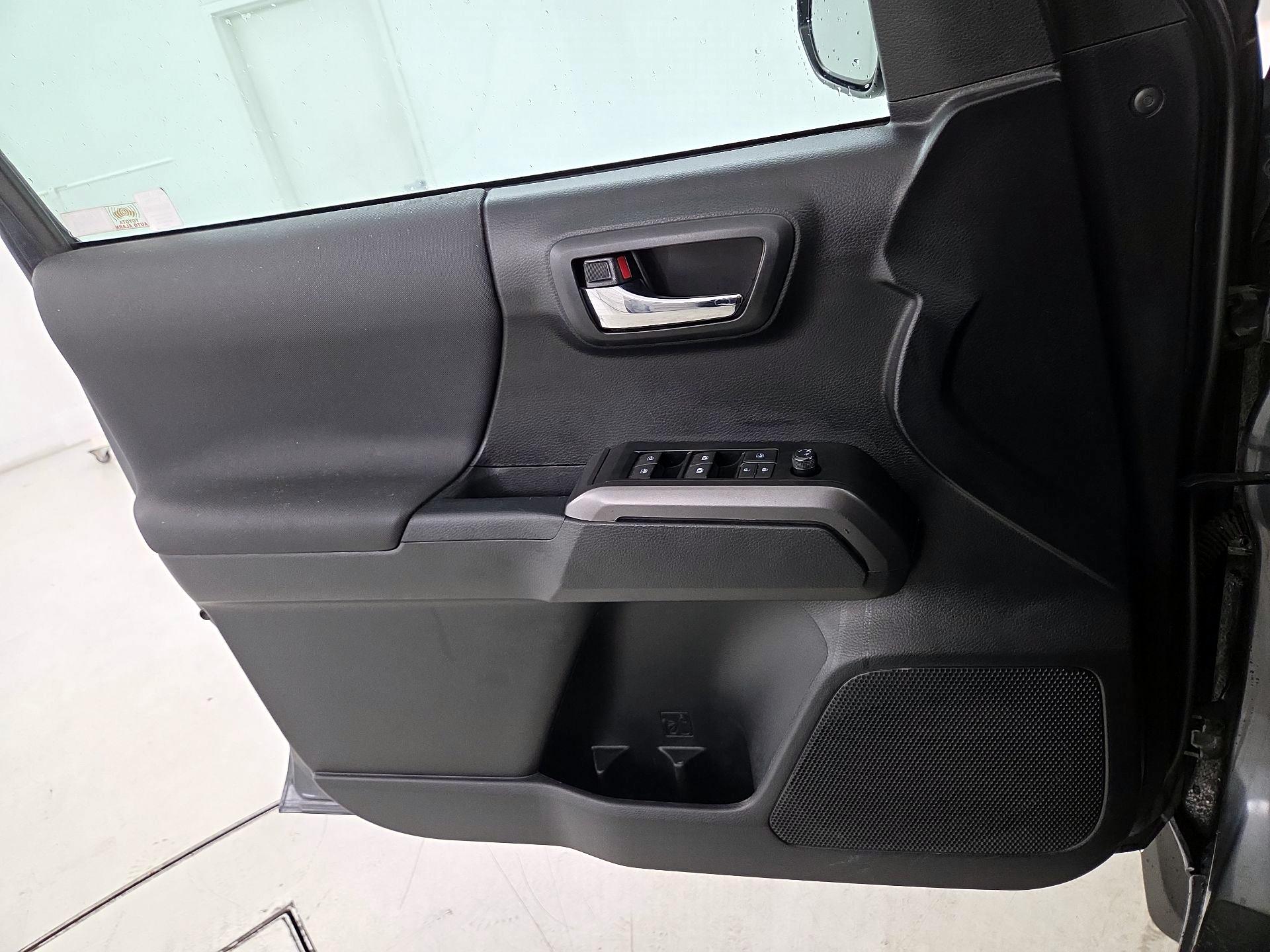 Thumbnail: 2021 Toyota Tacoma - 12