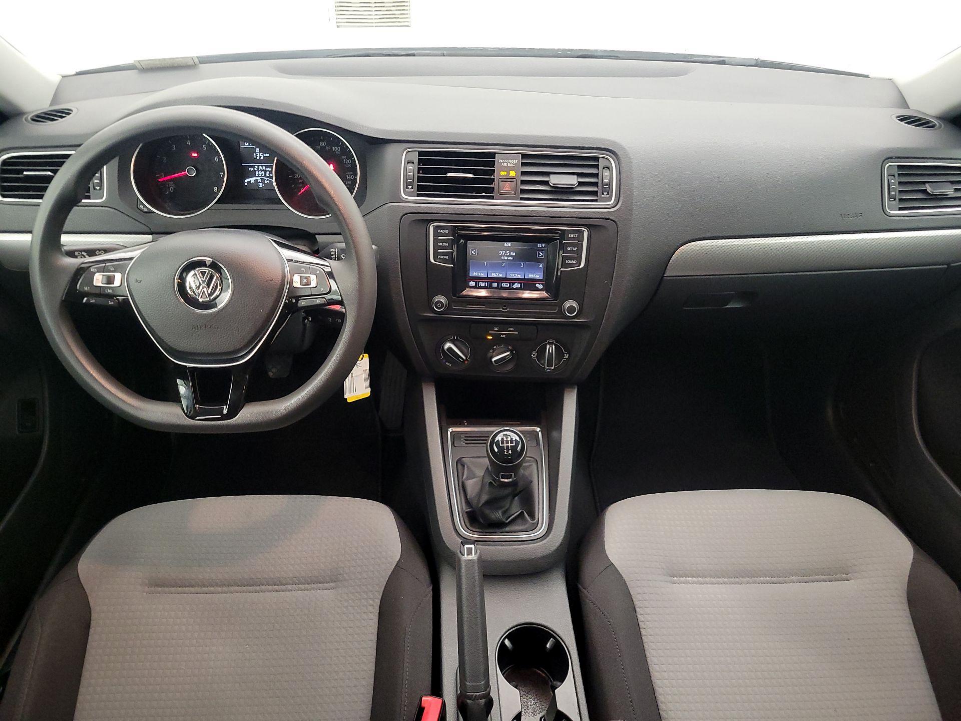 Thumbnail: 2017 Volkswagen Jetta - 9