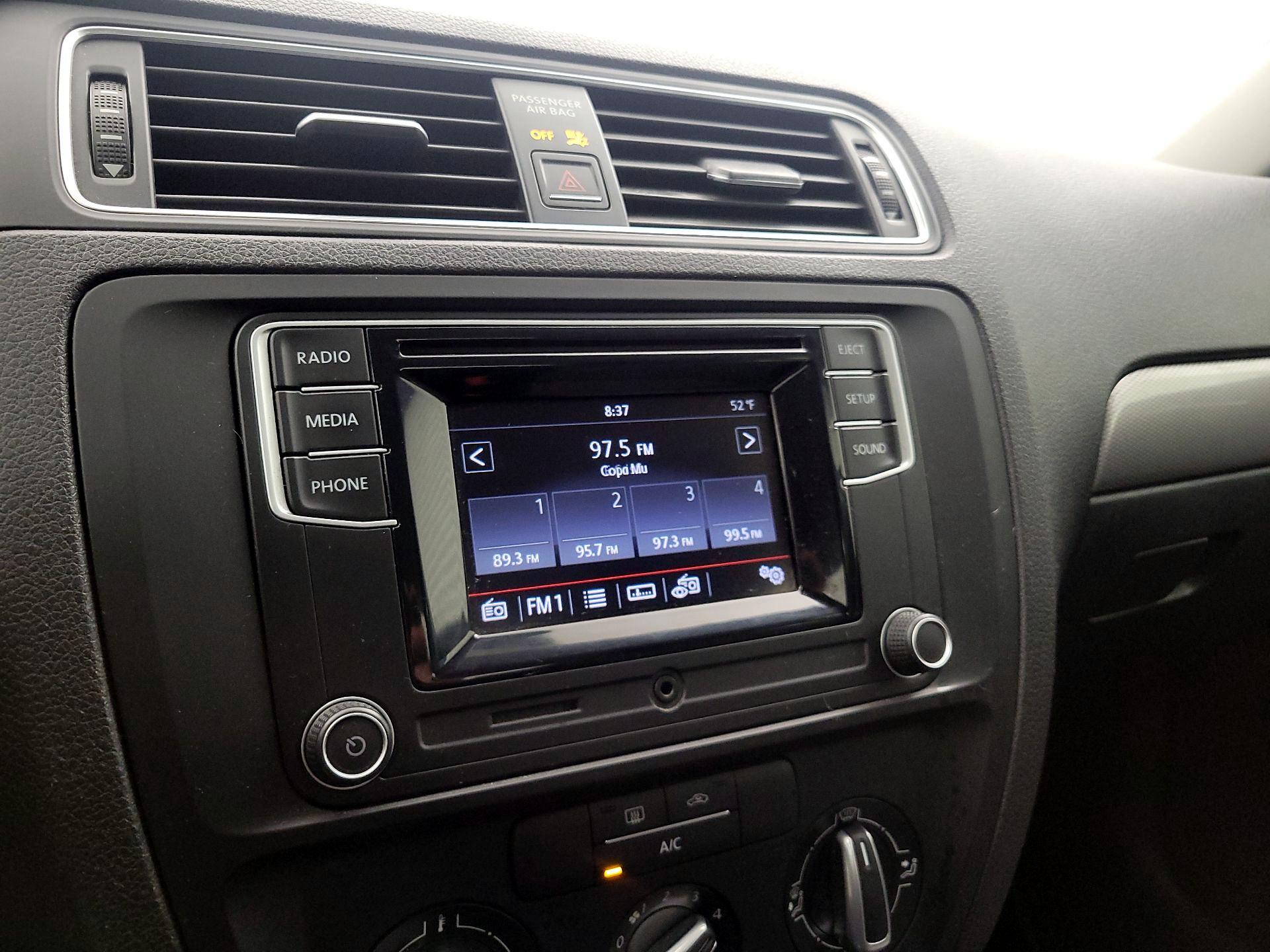 Thumbnail: 2017 Volkswagen Jetta - 15