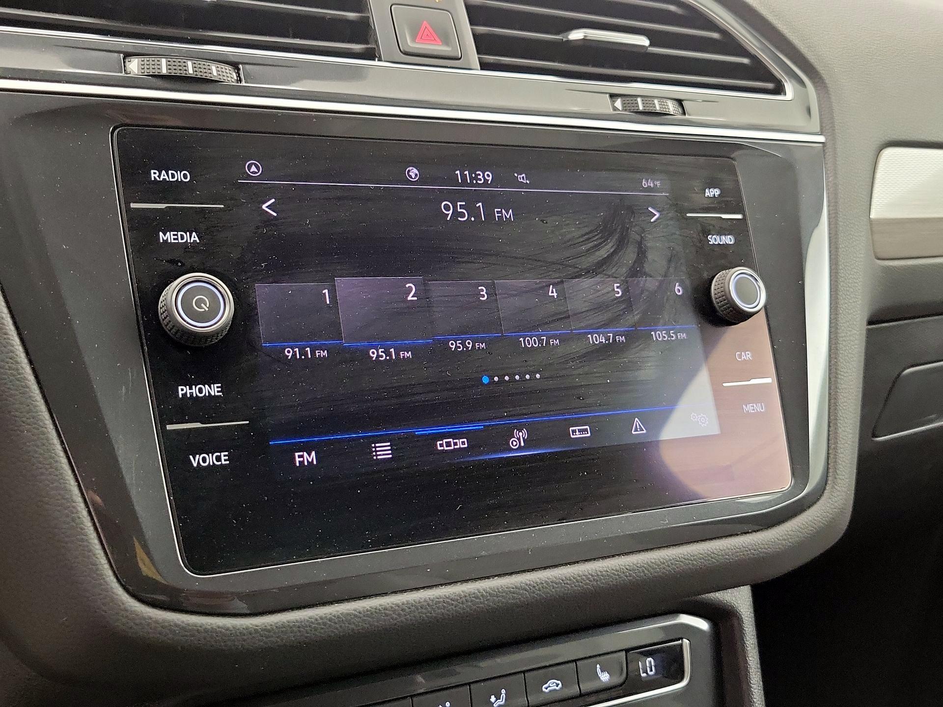 Thumbnail: 2021 Volkswagen Tiguan - 15