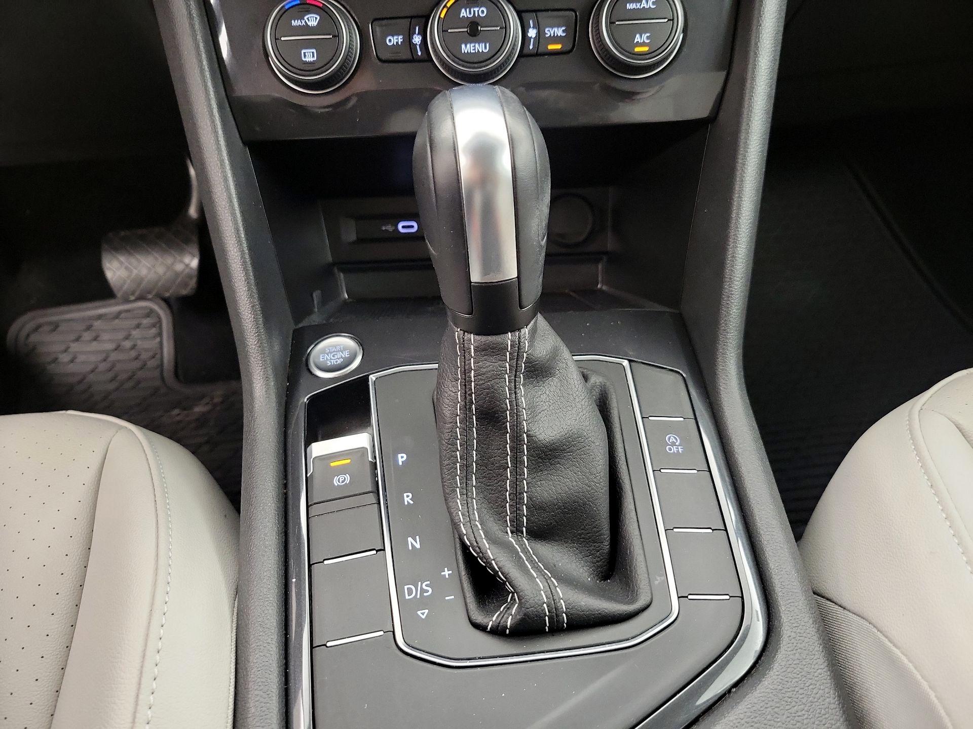 Thumbnail: 2021 Volkswagen Tiguan - 17