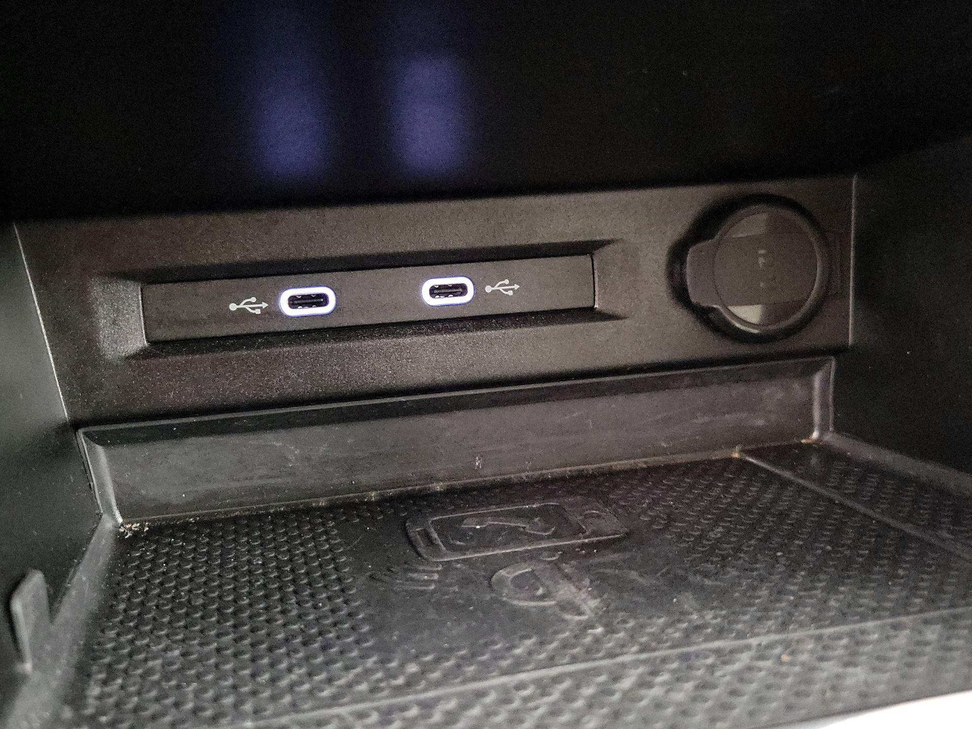 Thumbnail: 2021 Volkswagen Tiguan - 18