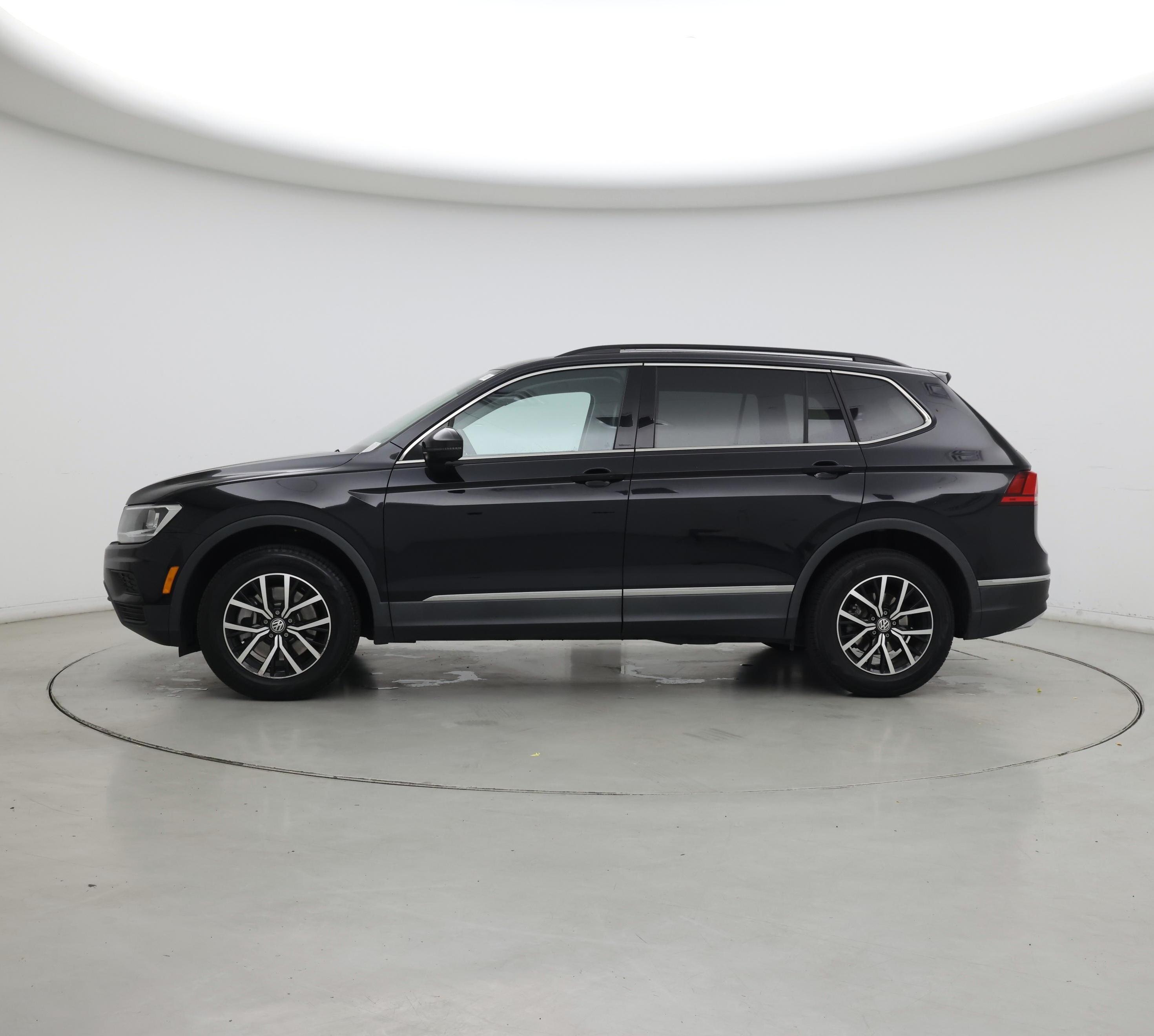 Thumbnail: 2021 Volkswagen Tiguan - 3