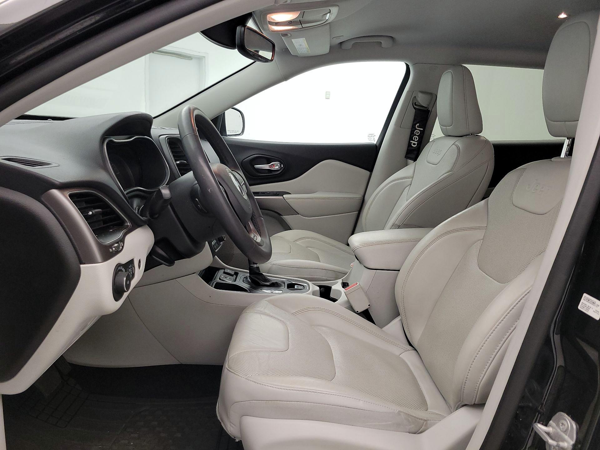 Thumbnail: 2021 Jeep Cherokee - 11