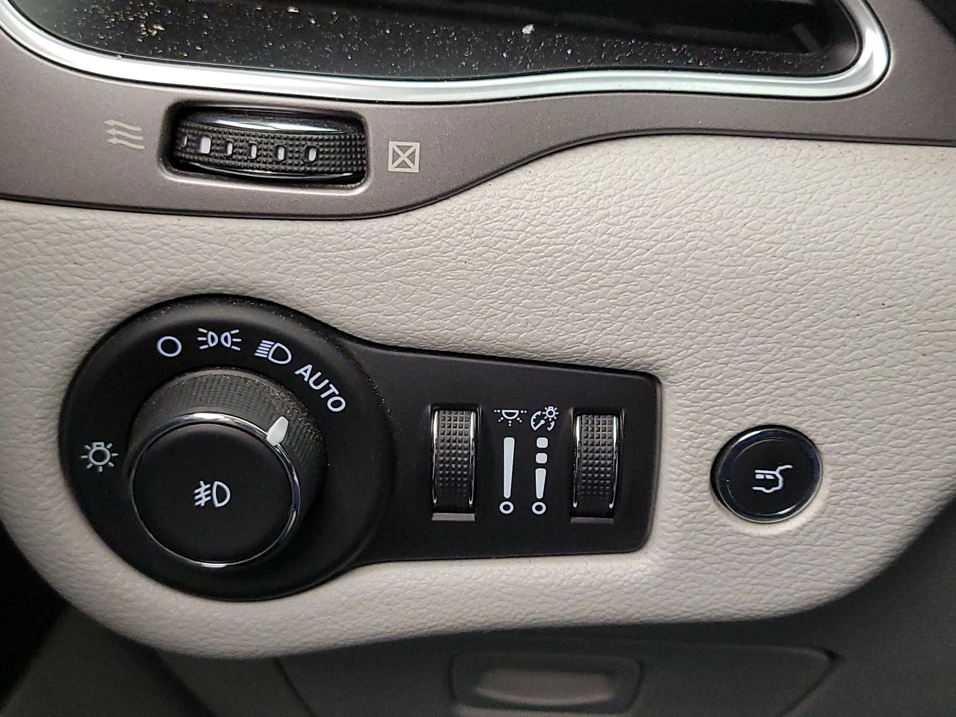 Thumbnail: 2021 Jeep Cherokee - 13