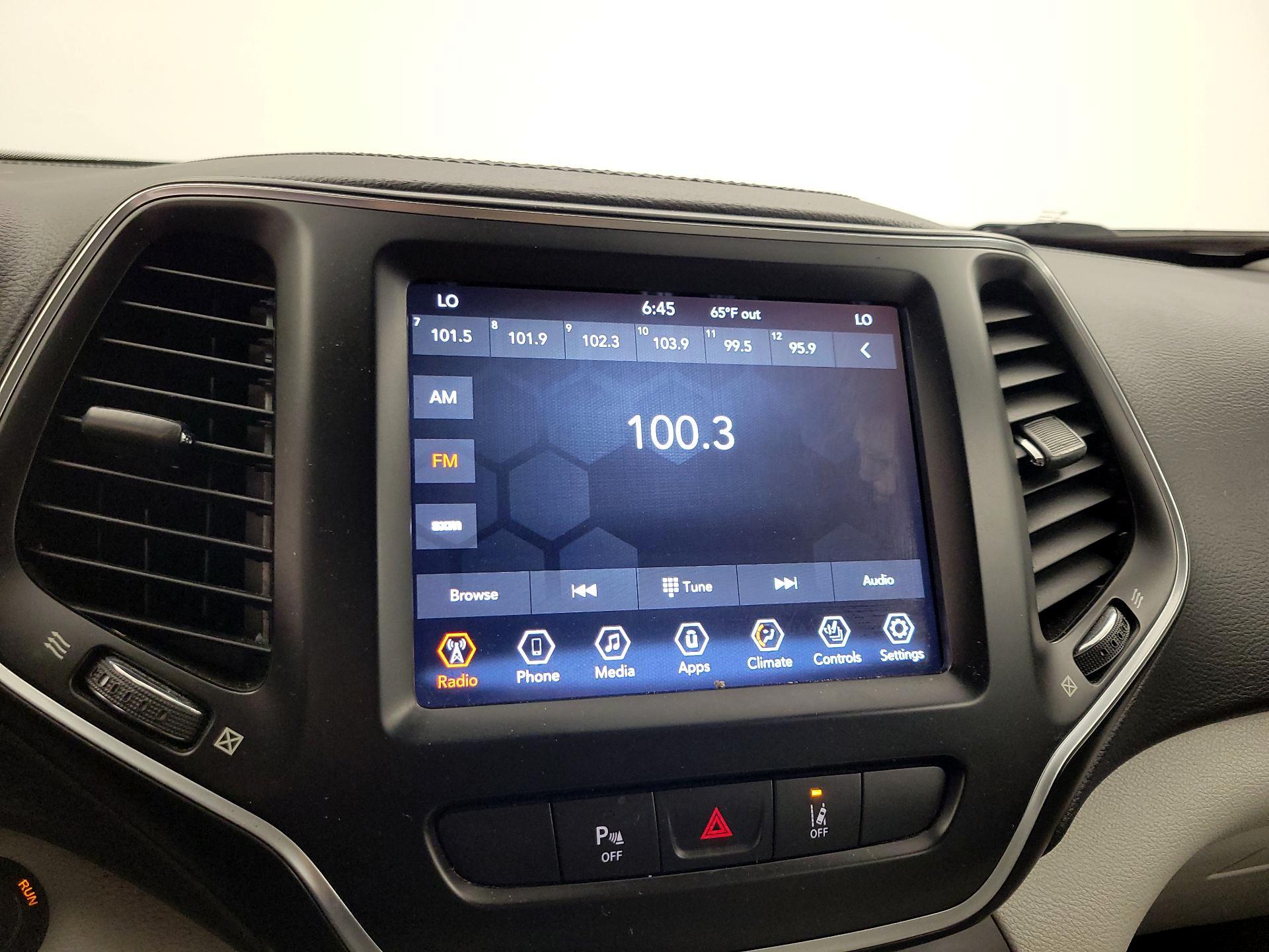 Thumbnail: 2021 Jeep Cherokee - 15