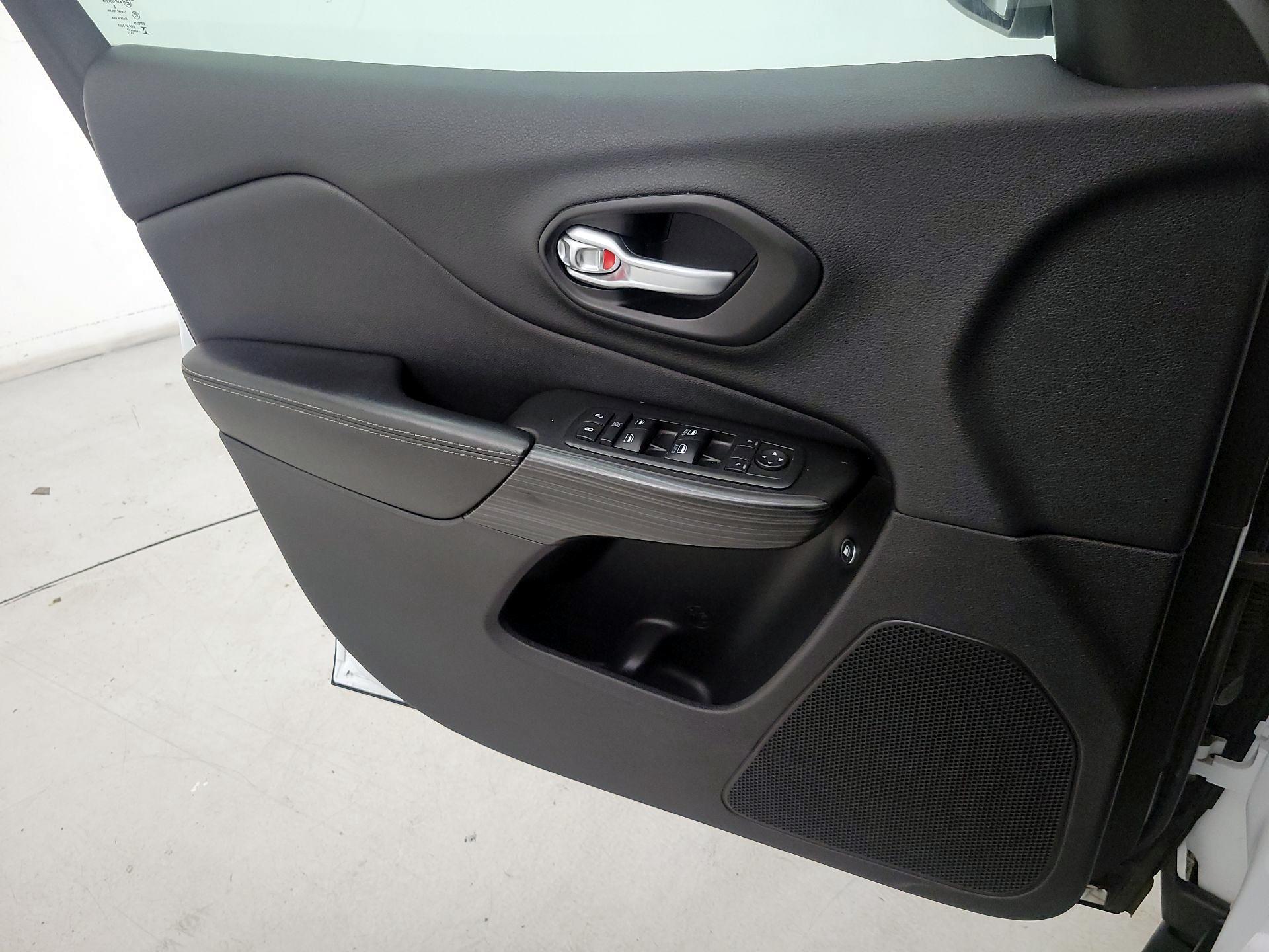 Thumbnail: 2014 Jeep Cherokee - 12