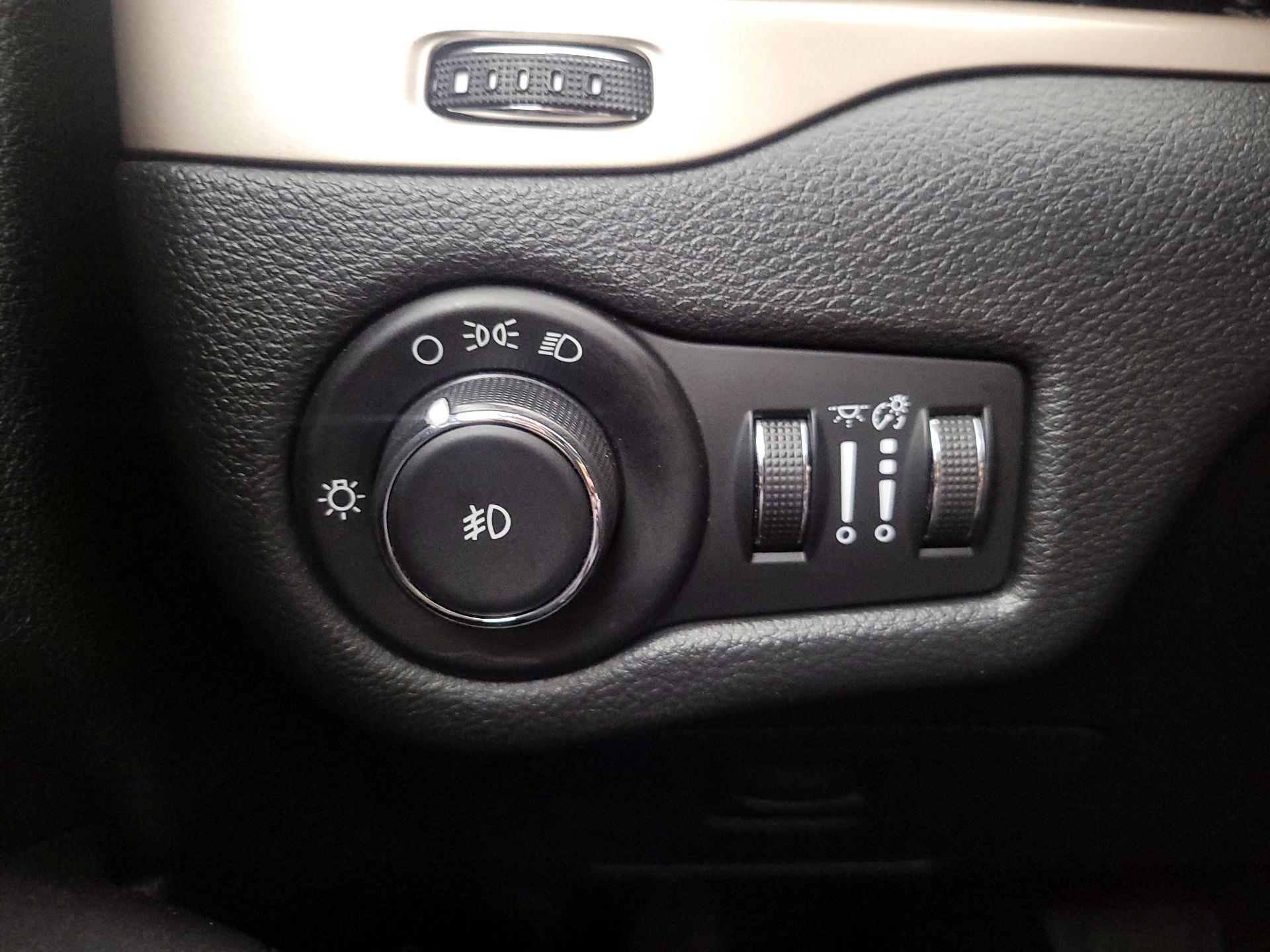 Thumbnail: 2014 Jeep Cherokee - 13