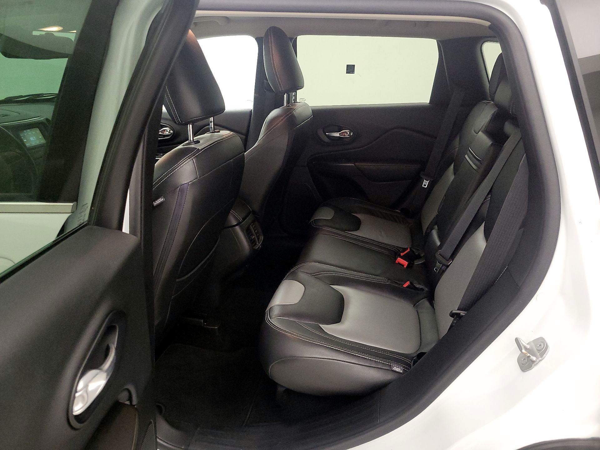 Thumbnail: 2014 Jeep Cherokee - 17