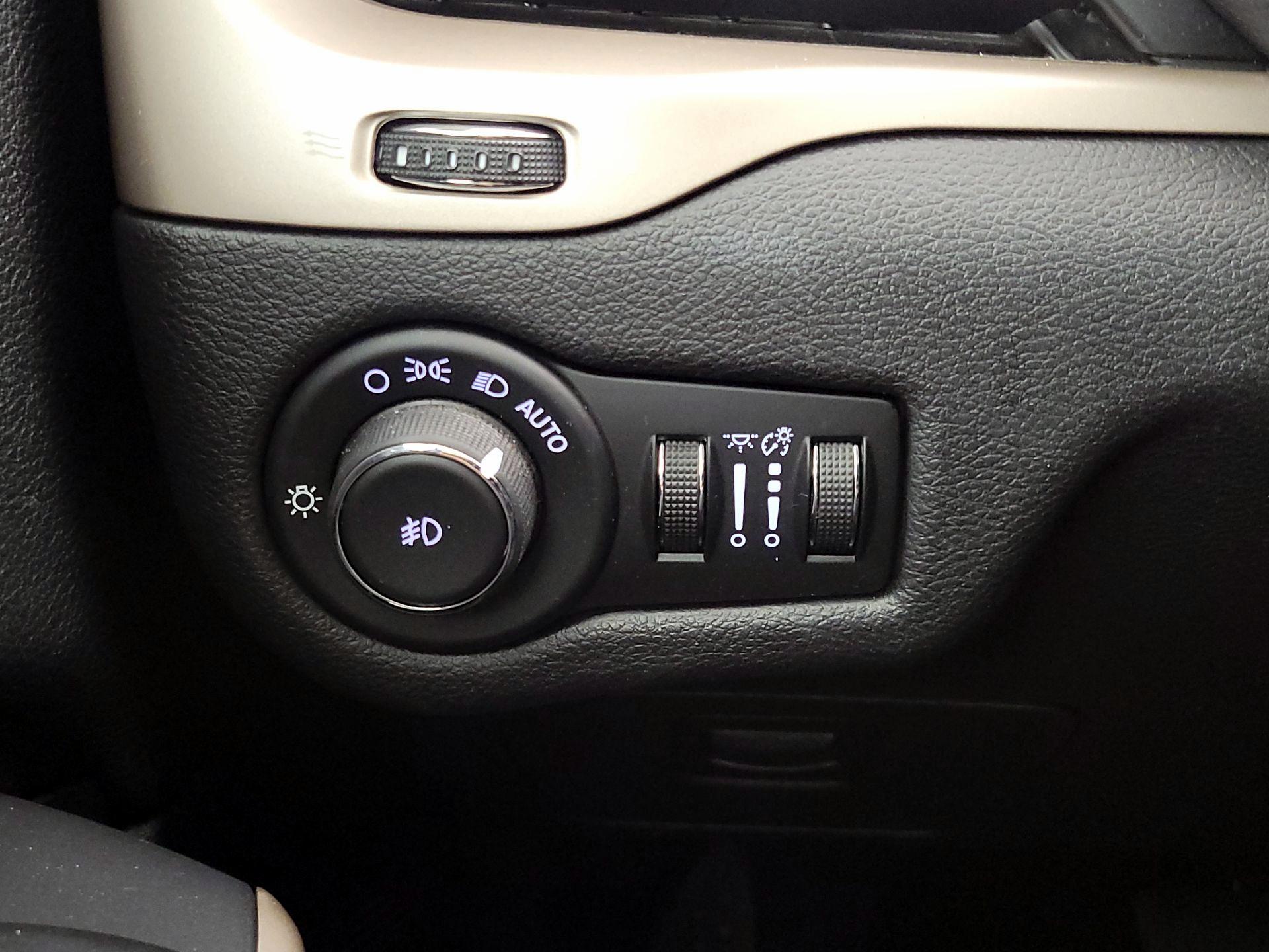 Thumbnail: 2017 Jeep Cherokee - 13