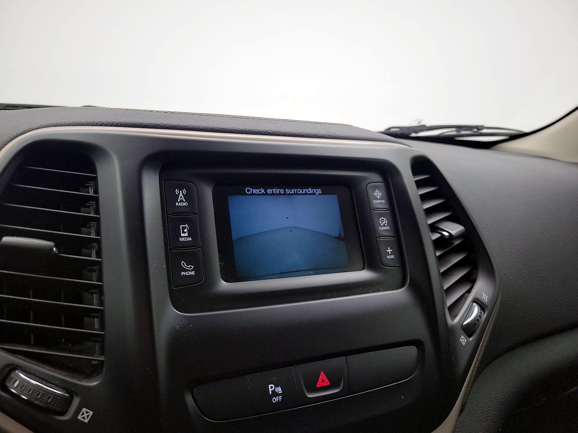 Thumbnail: 2017 Jeep Cherokee - 15