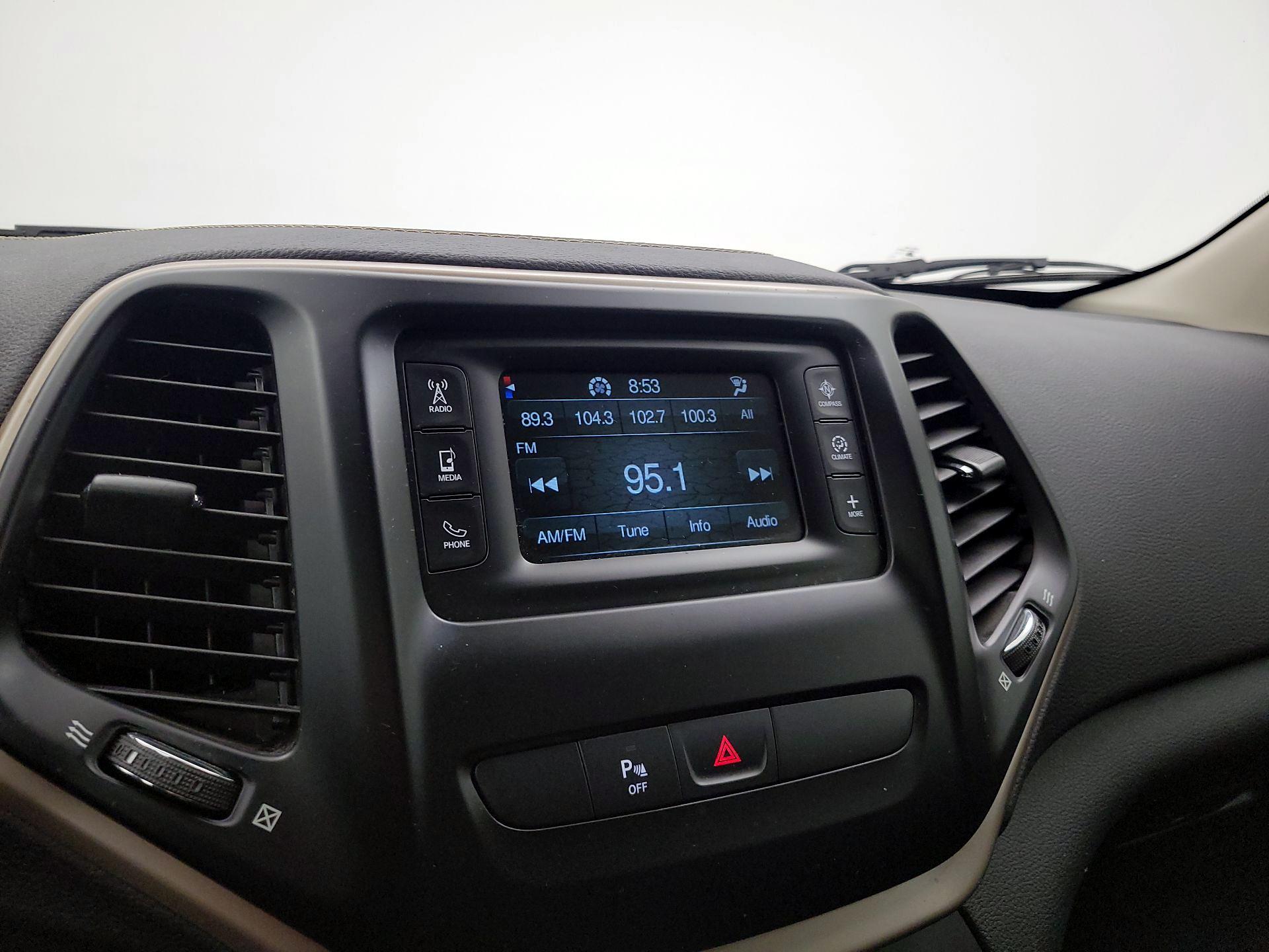 Thumbnail: 2017 Jeep Cherokee - 16