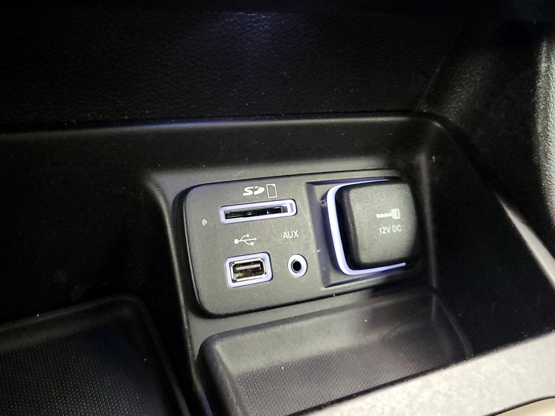 Thumbnail: 2017 Jeep Cherokee - 19