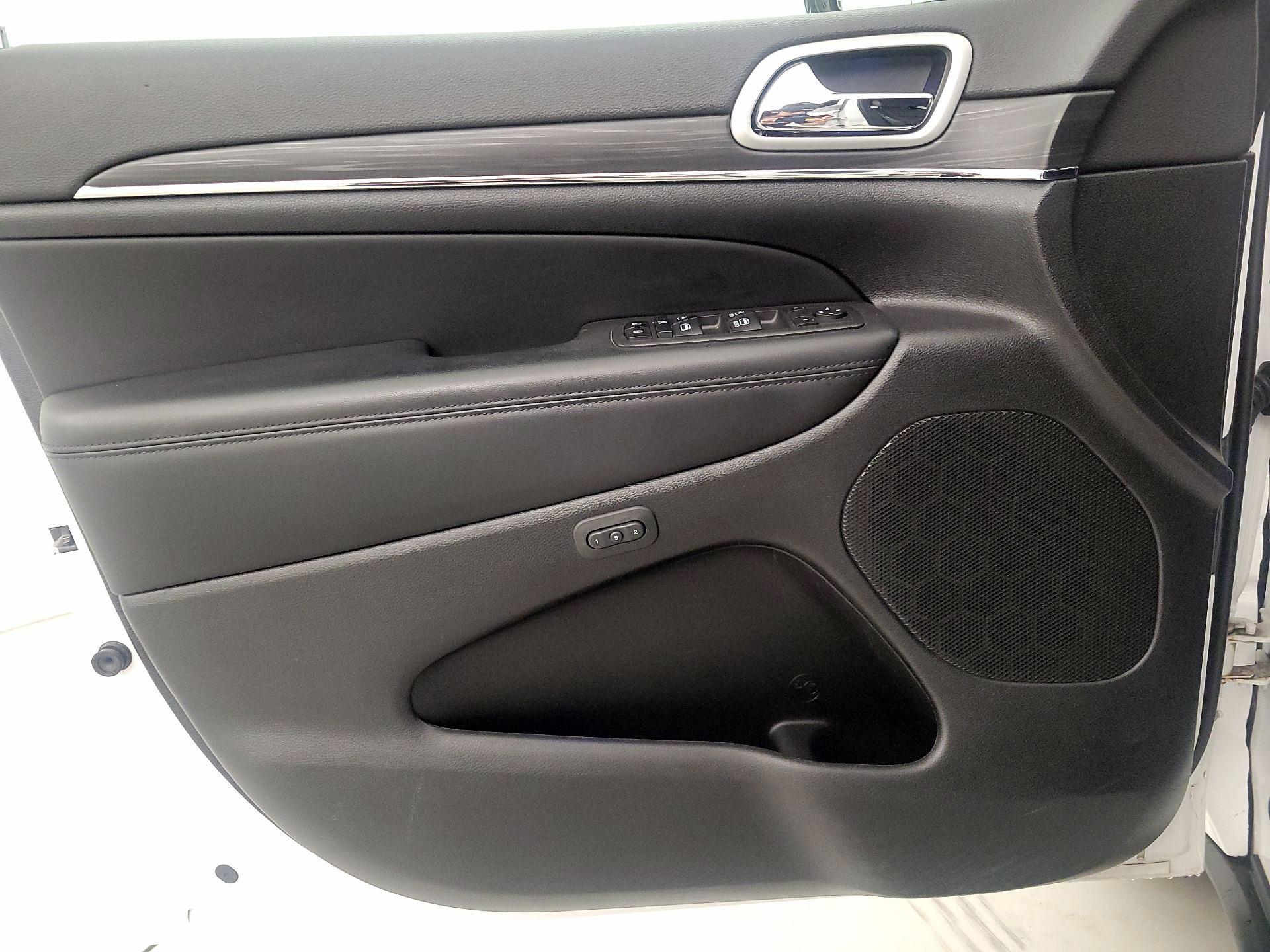 Thumbnail: 2022 Jeep Grand Cherokee - 12