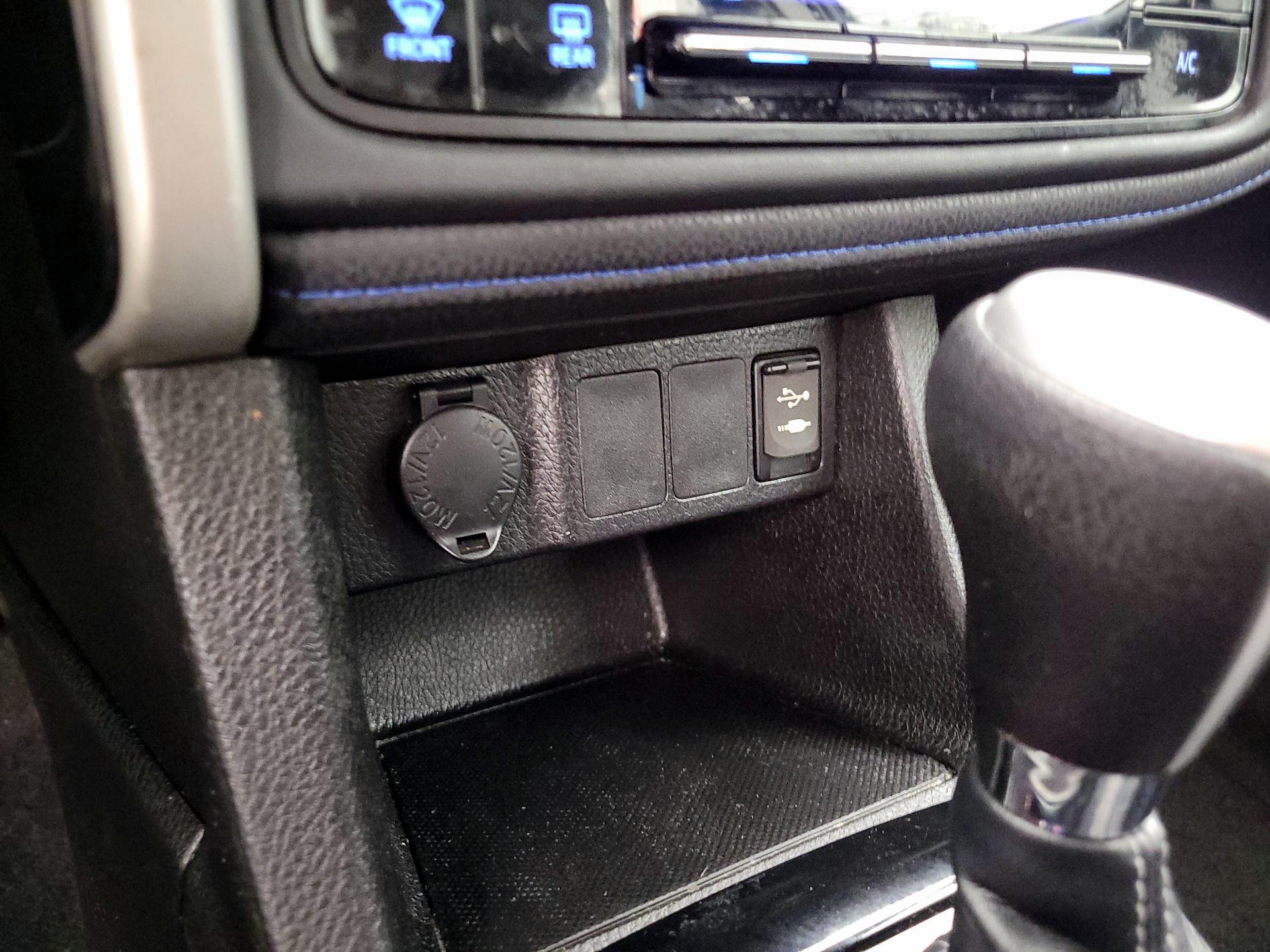 Thumbnail: 2017 Toyota Corolla - 18