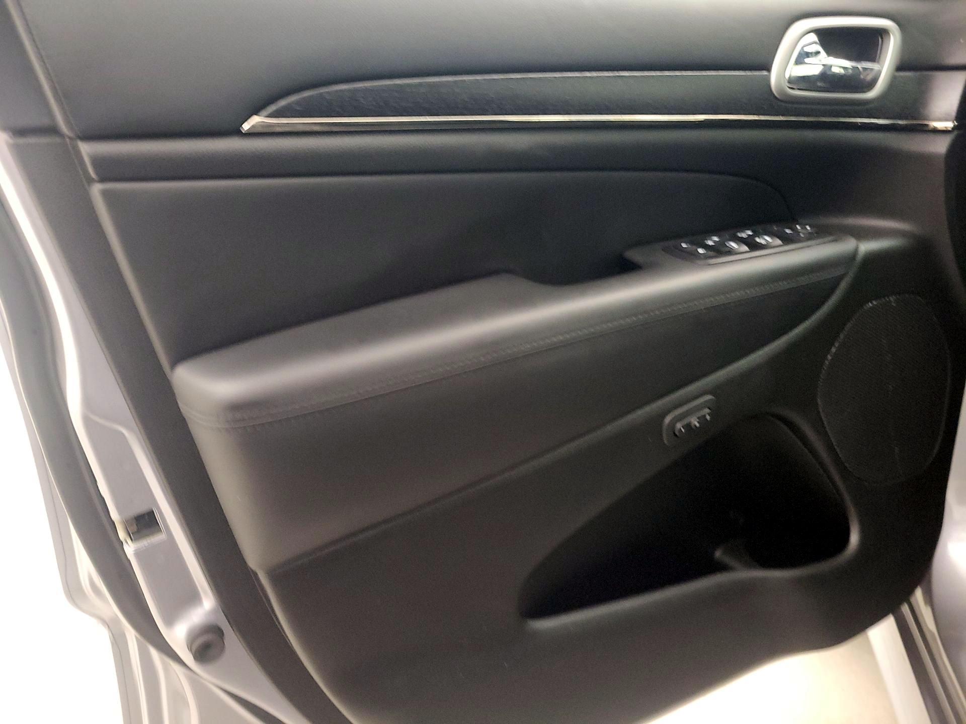 Thumbnail: 2018 Jeep Grand Cherokee - 12