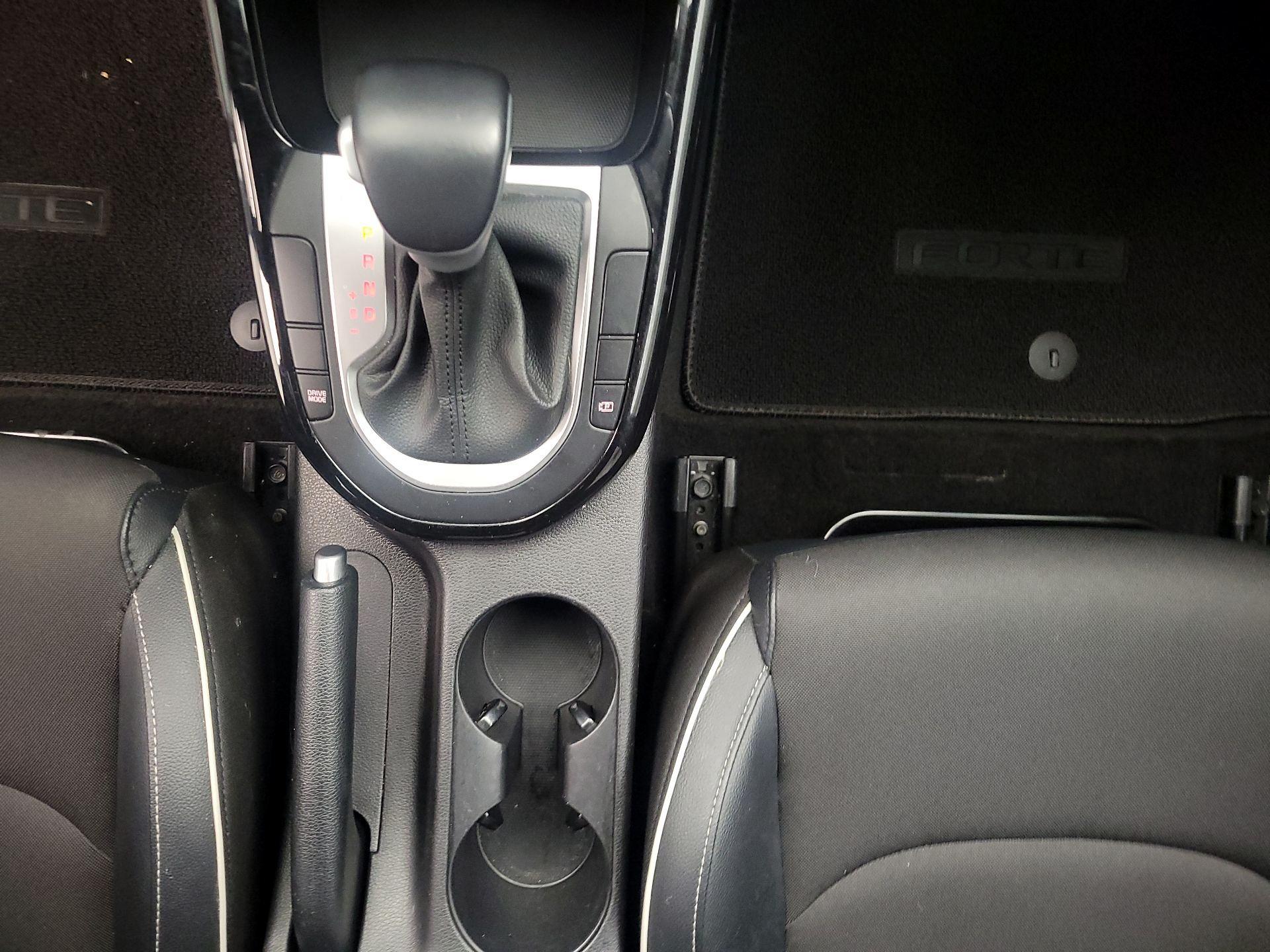 Thumbnail: 2023 Kia Forte - 17