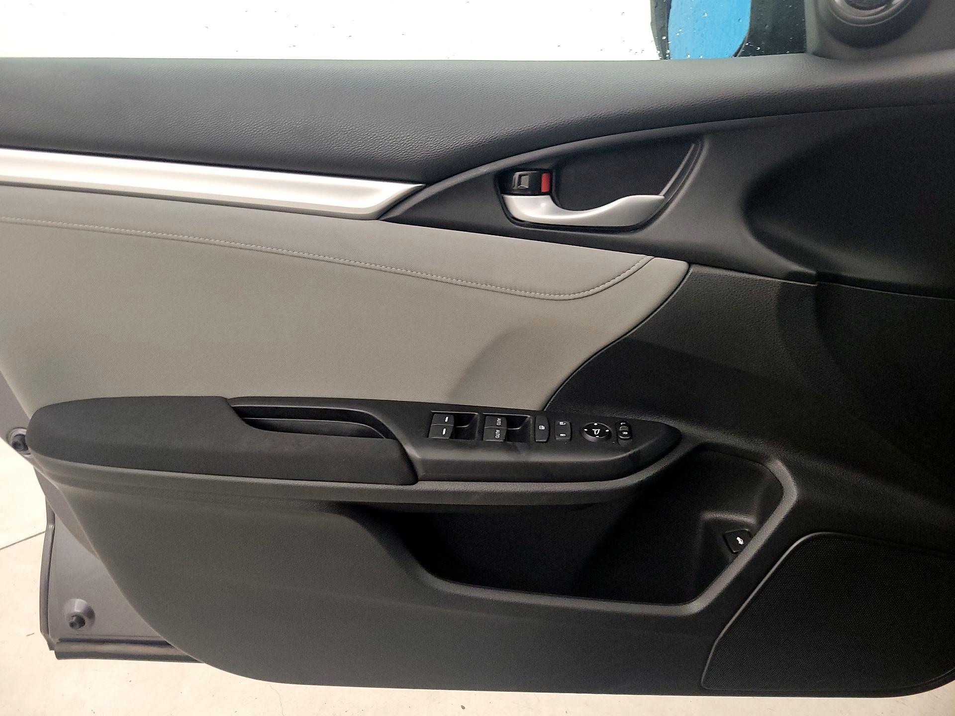 Thumbnail: 2017 Honda Civic - 12