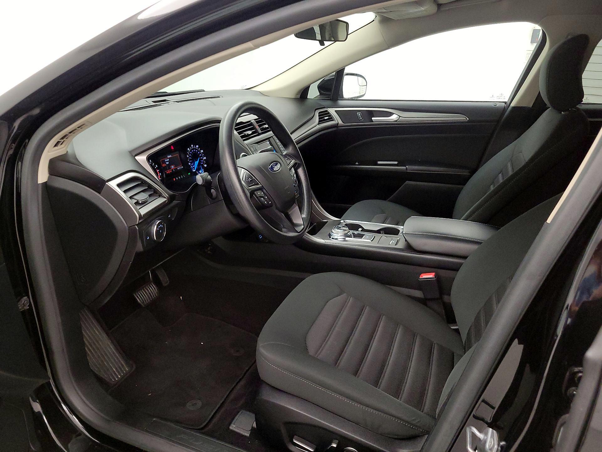 Thumbnail: 2017 Ford Fusion - 11