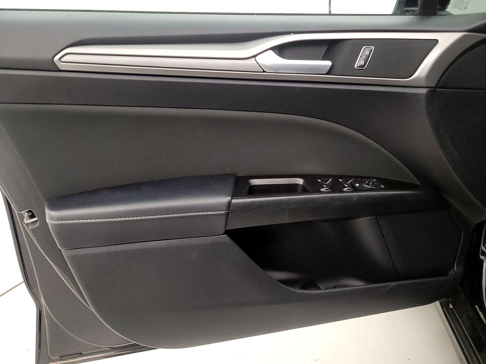 Thumbnail: 2017 Ford Fusion - 12