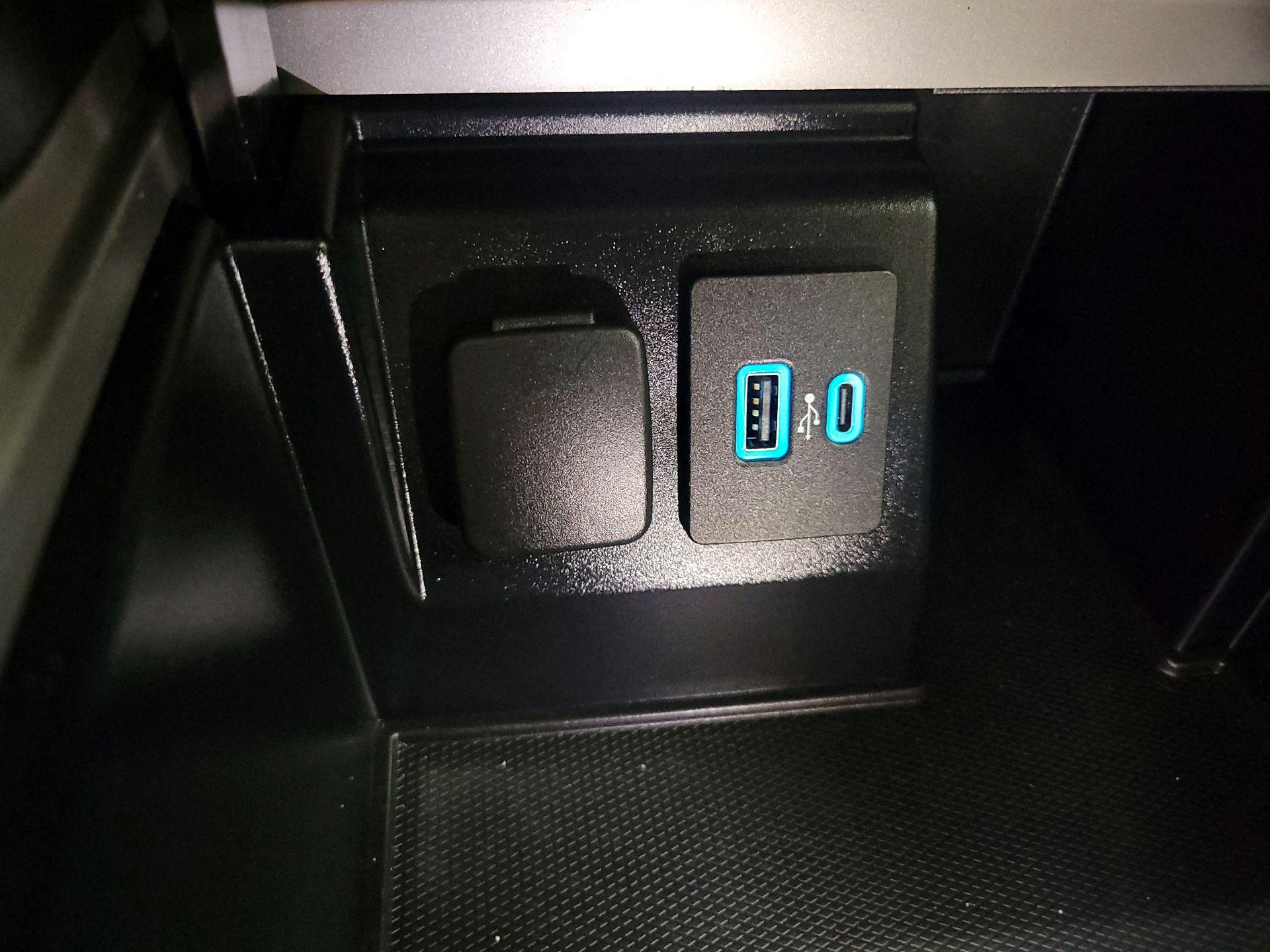 Thumbnail: 2020 Ford Explorer - 18