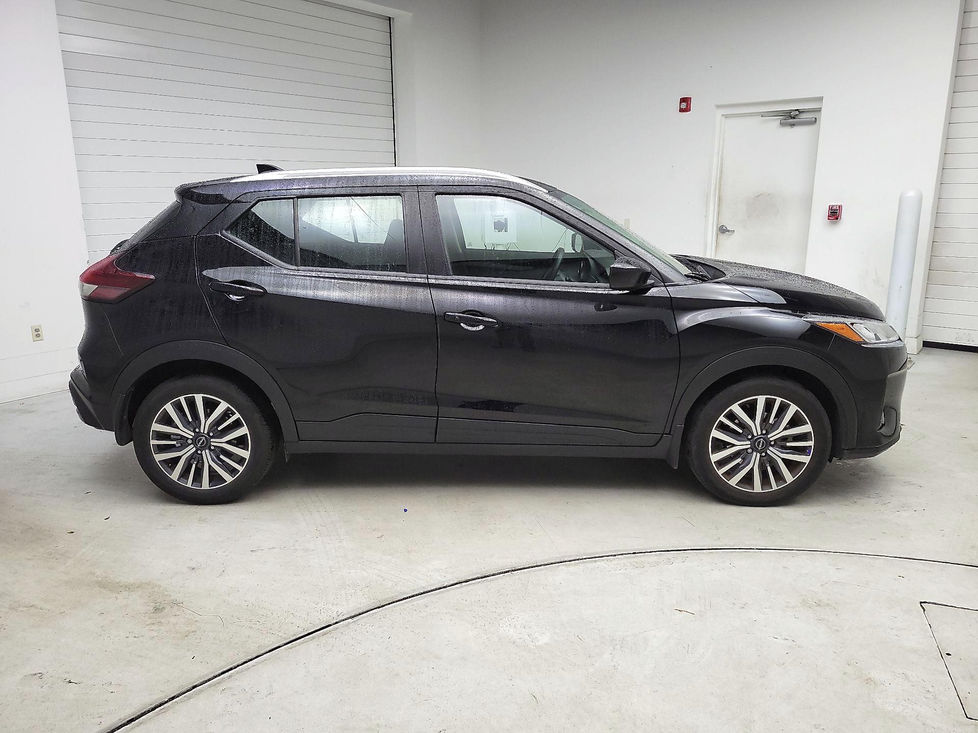 Thumbnail: 2023 Nissan Kicks - 4