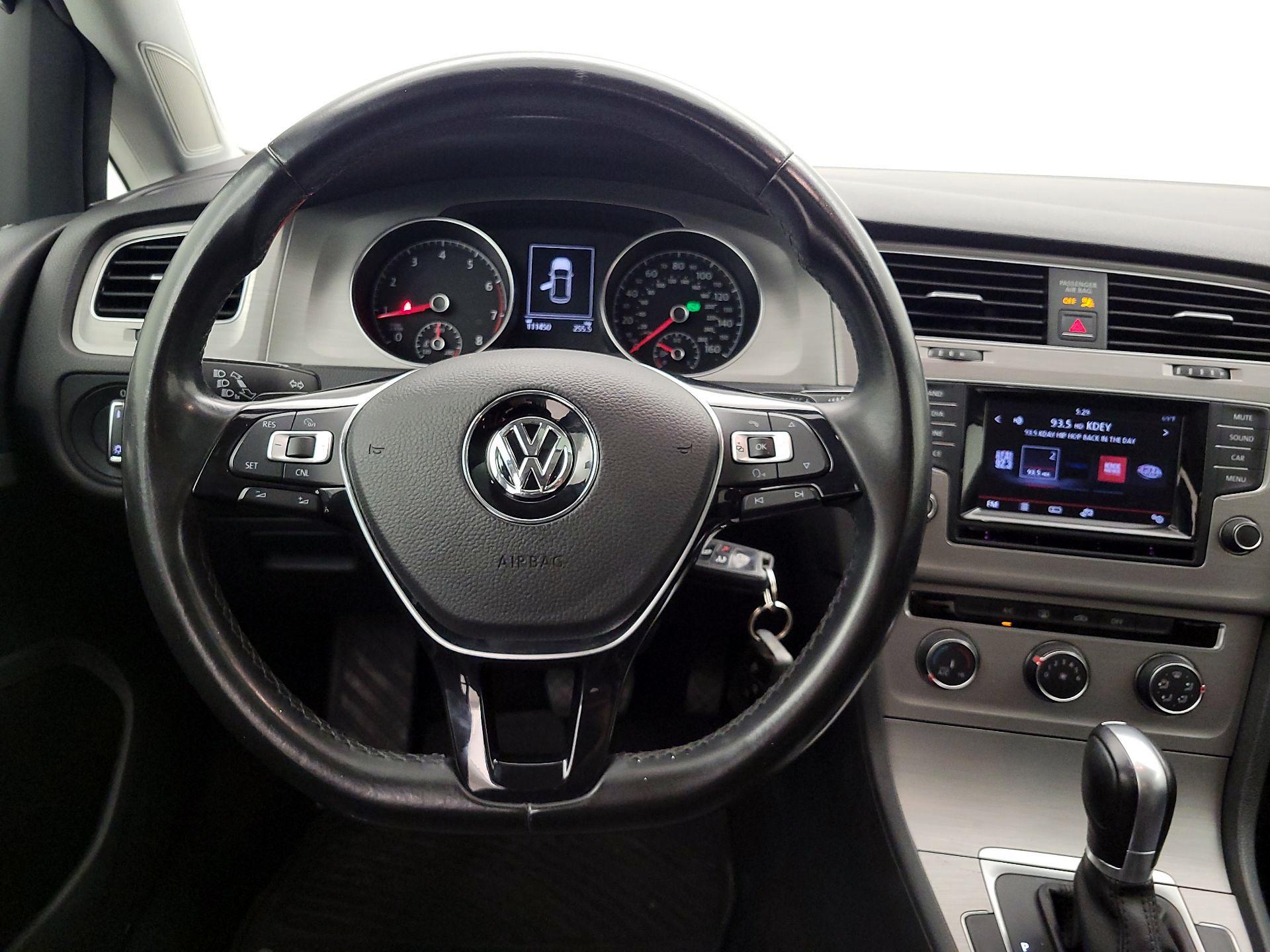 Thumbnail: 2015 Volkswagen Golf - 10