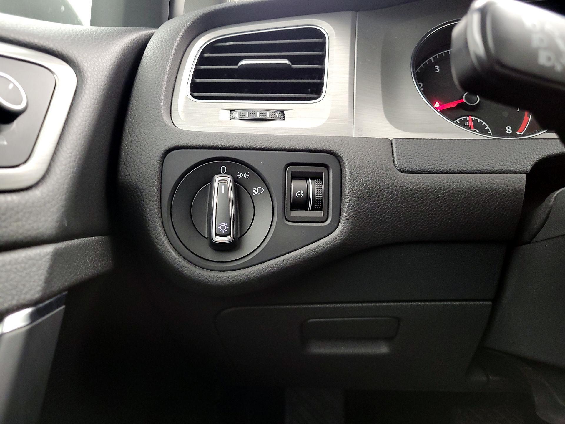 Thumbnail: 2015 Volkswagen Golf - 13