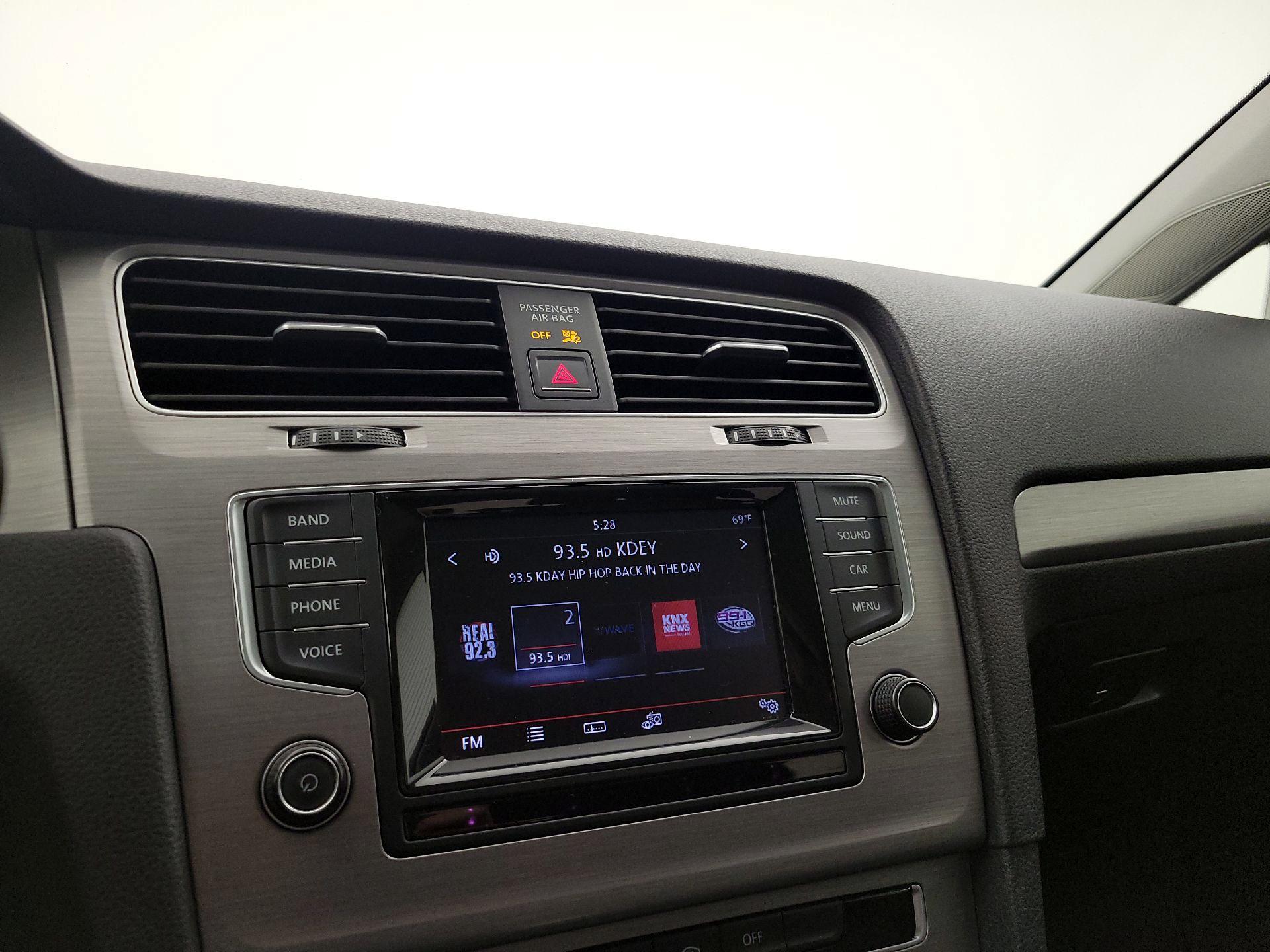 Thumbnail: 2015 Volkswagen Golf - 14