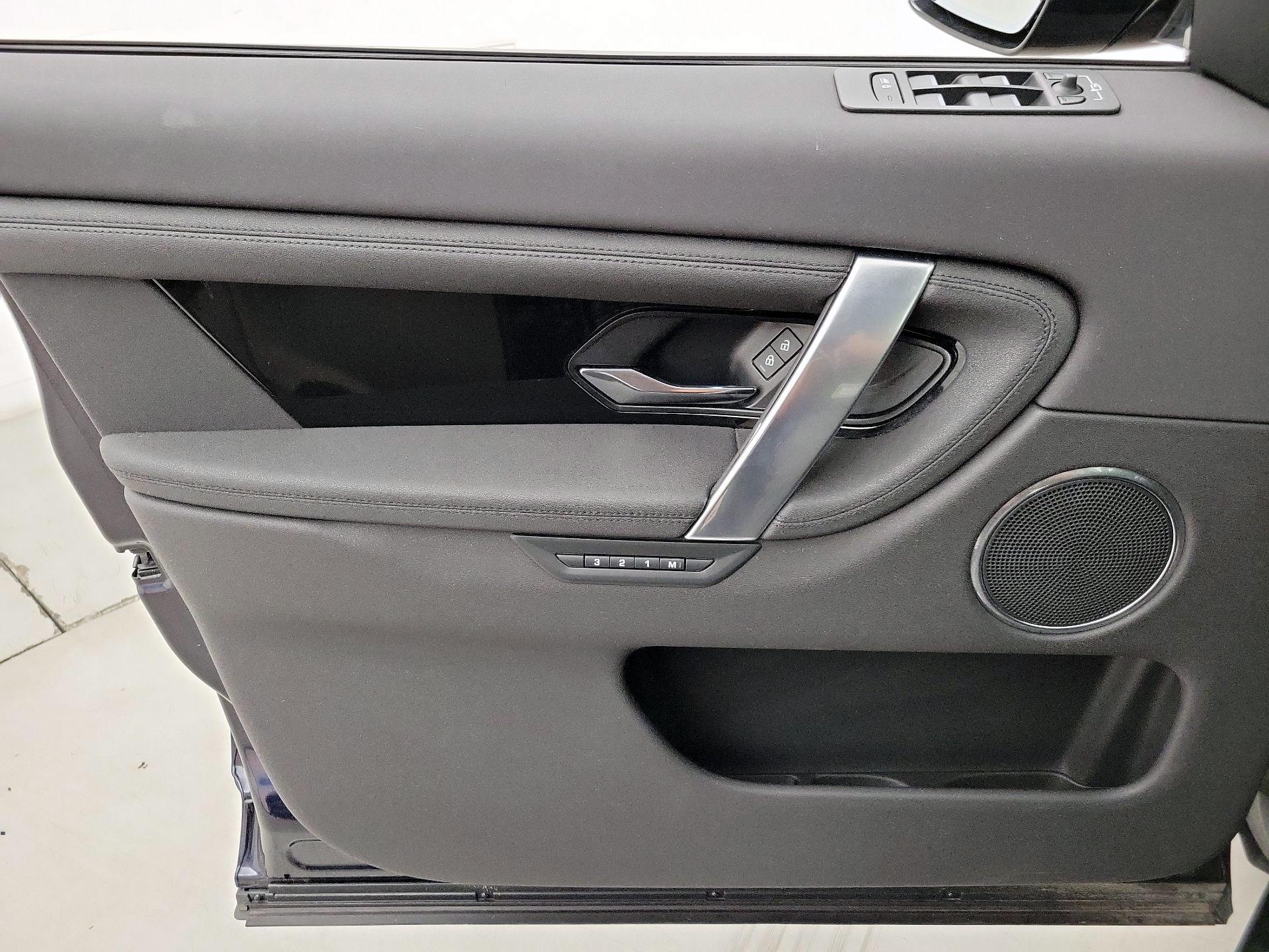 Thumbnail: 2021 Land Rover Discovery Sport - 12