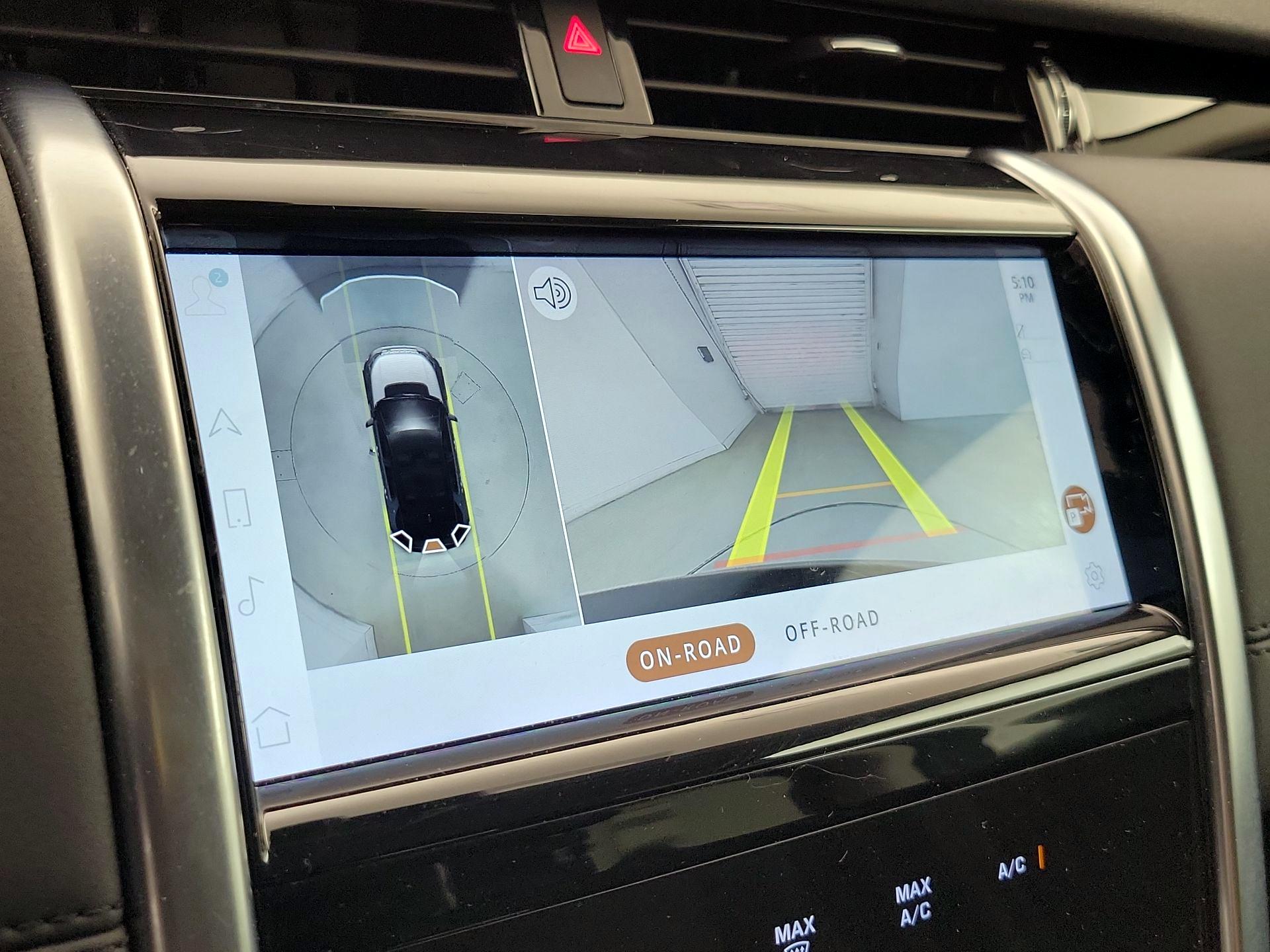 Thumbnail: 2021 Land Rover Discovery Sport - 15