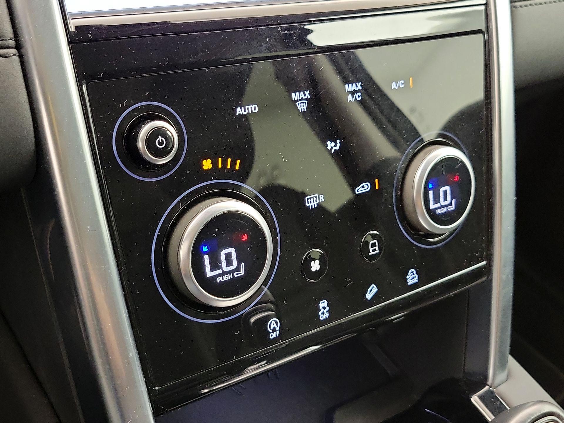 Thumbnail: 2021 Land Rover Discovery Sport - 17