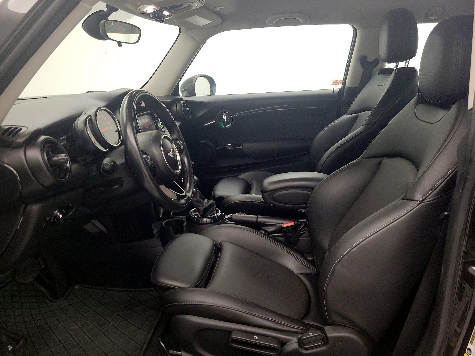 Thumbnail: 2016 MINI Cooper Hardtop - 11